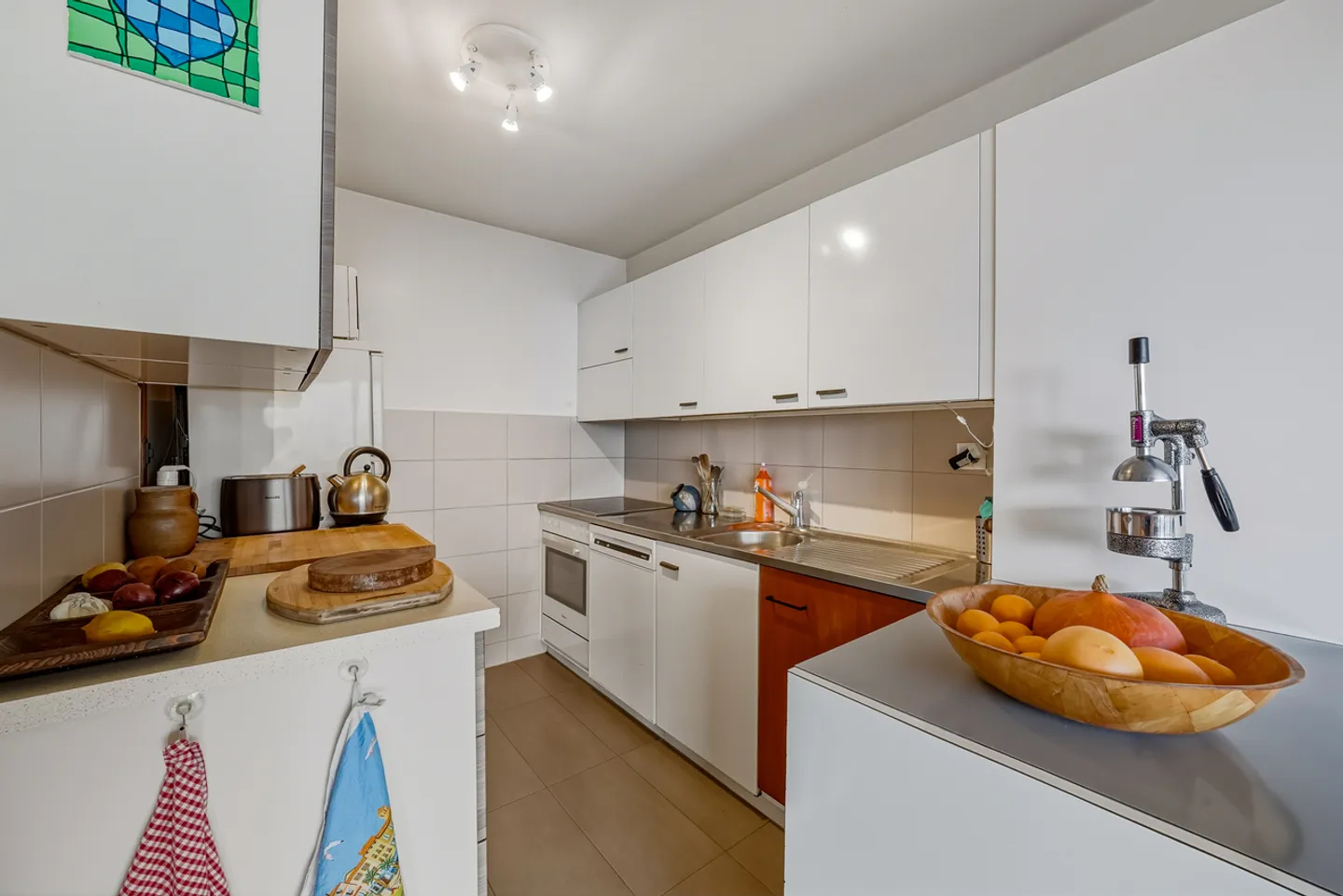 Penthouse in a quiet location with stunning views of the lake and mountains - Photo 7 of 13