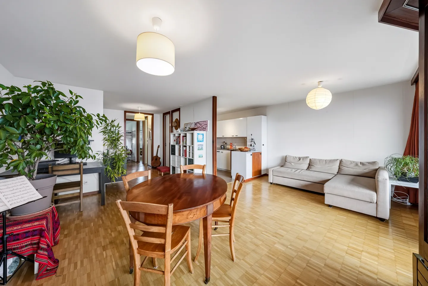 Penthouse in a quiet location with stunning views of the lake and mountains - Photo 5 of 13