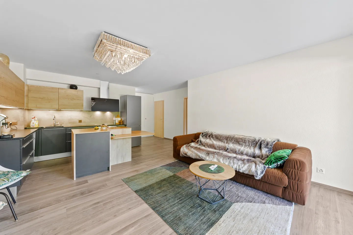 Charmant Appartement avec Jardin à Aigle - Photo 5 sur 13