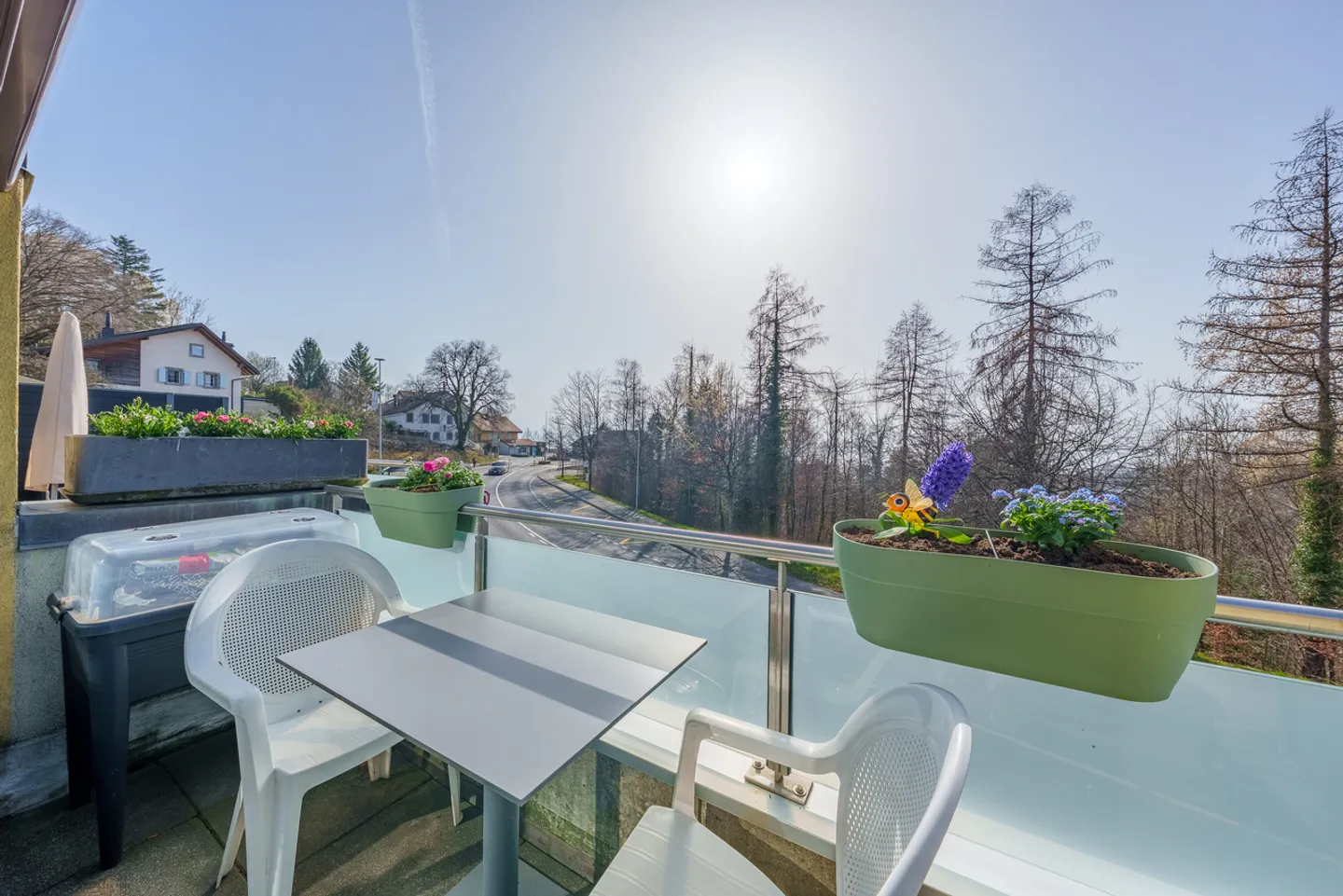 Fully renovated 2.5 room apartment close to everything - Photo 2 of 13