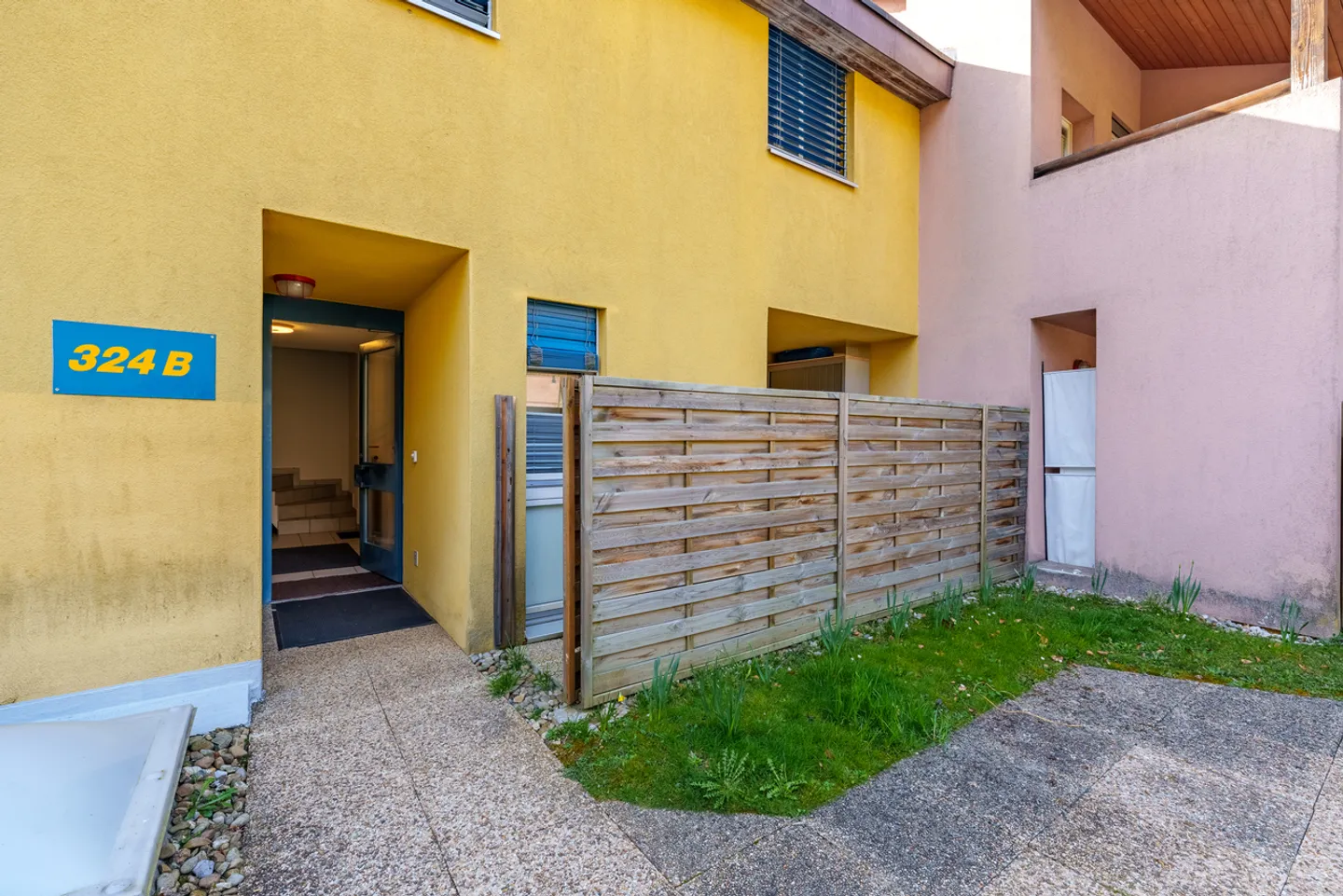 Fully renovated 2.5 room apartment close to everything - Photo 10 of 13