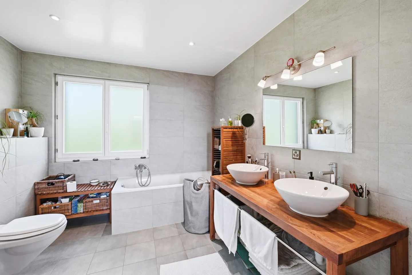 Large bright villa with lake view and rental yield - Photo 11 of 13