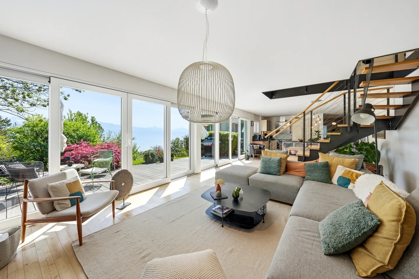 Large bright villa with lake view and rental yield - Photo 9 of 13