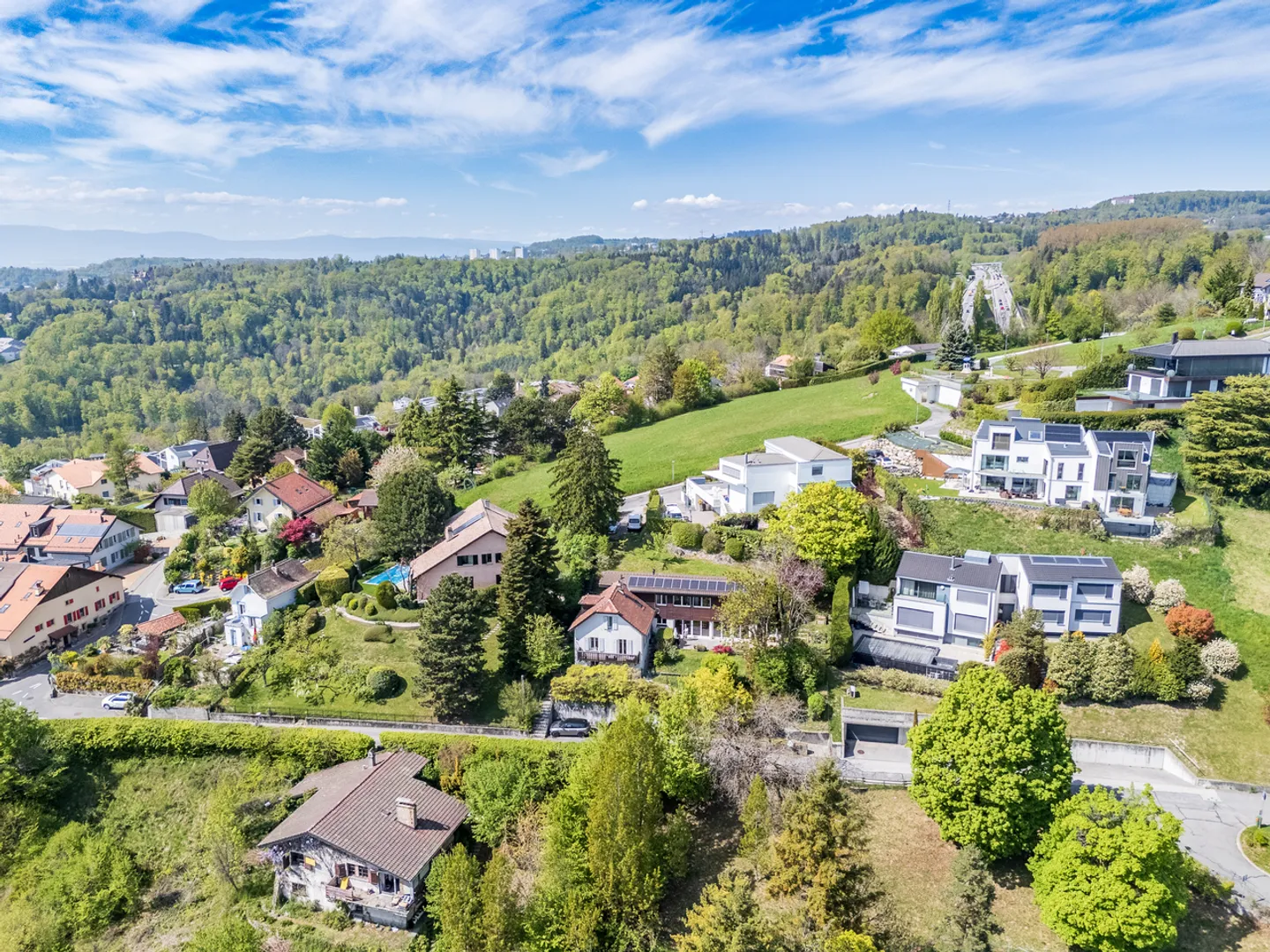 Large bright villa with lake view and rental yield - Photo 5 of 13