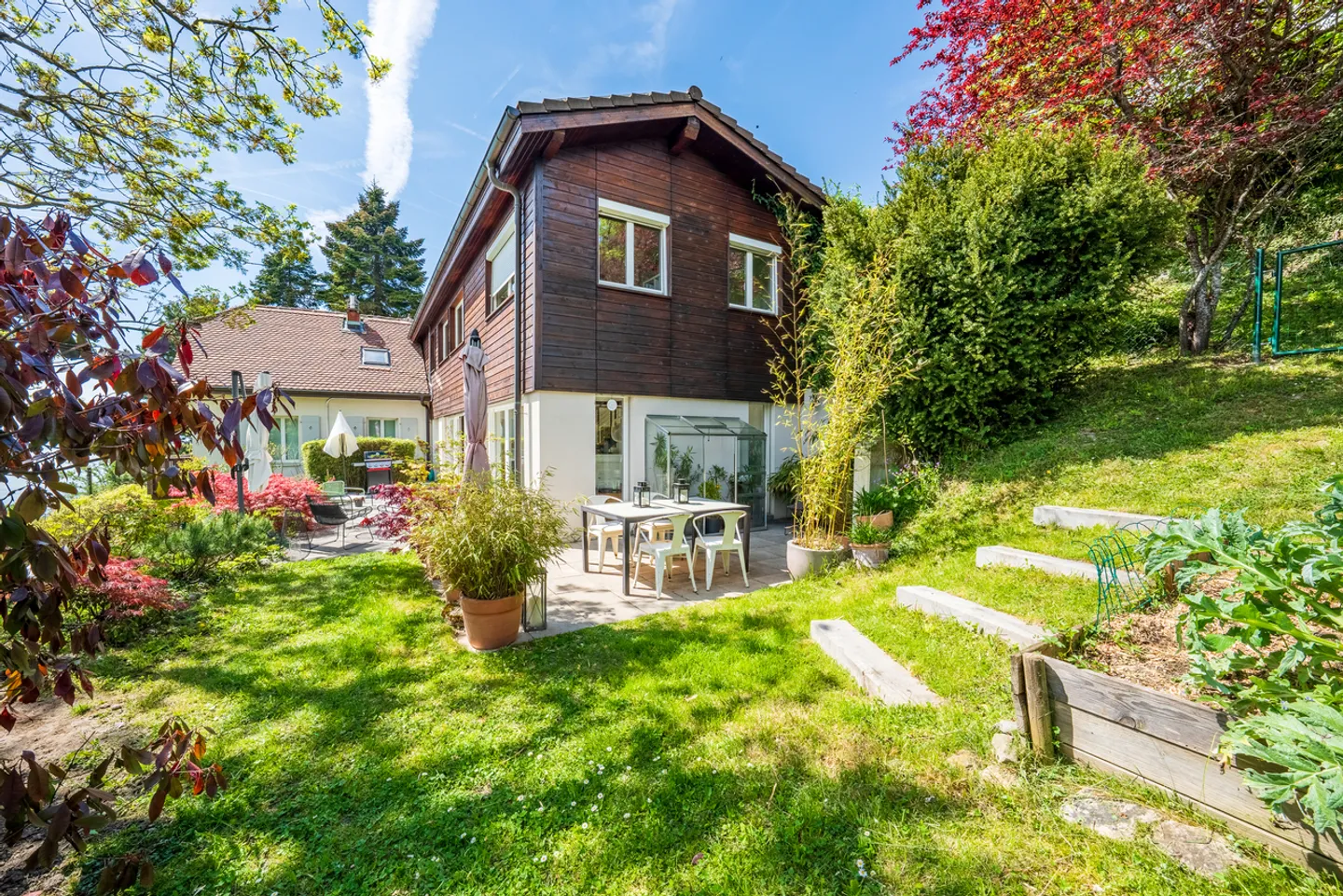 Large bright villa with lake view and rental yield - Photo 2 of 13