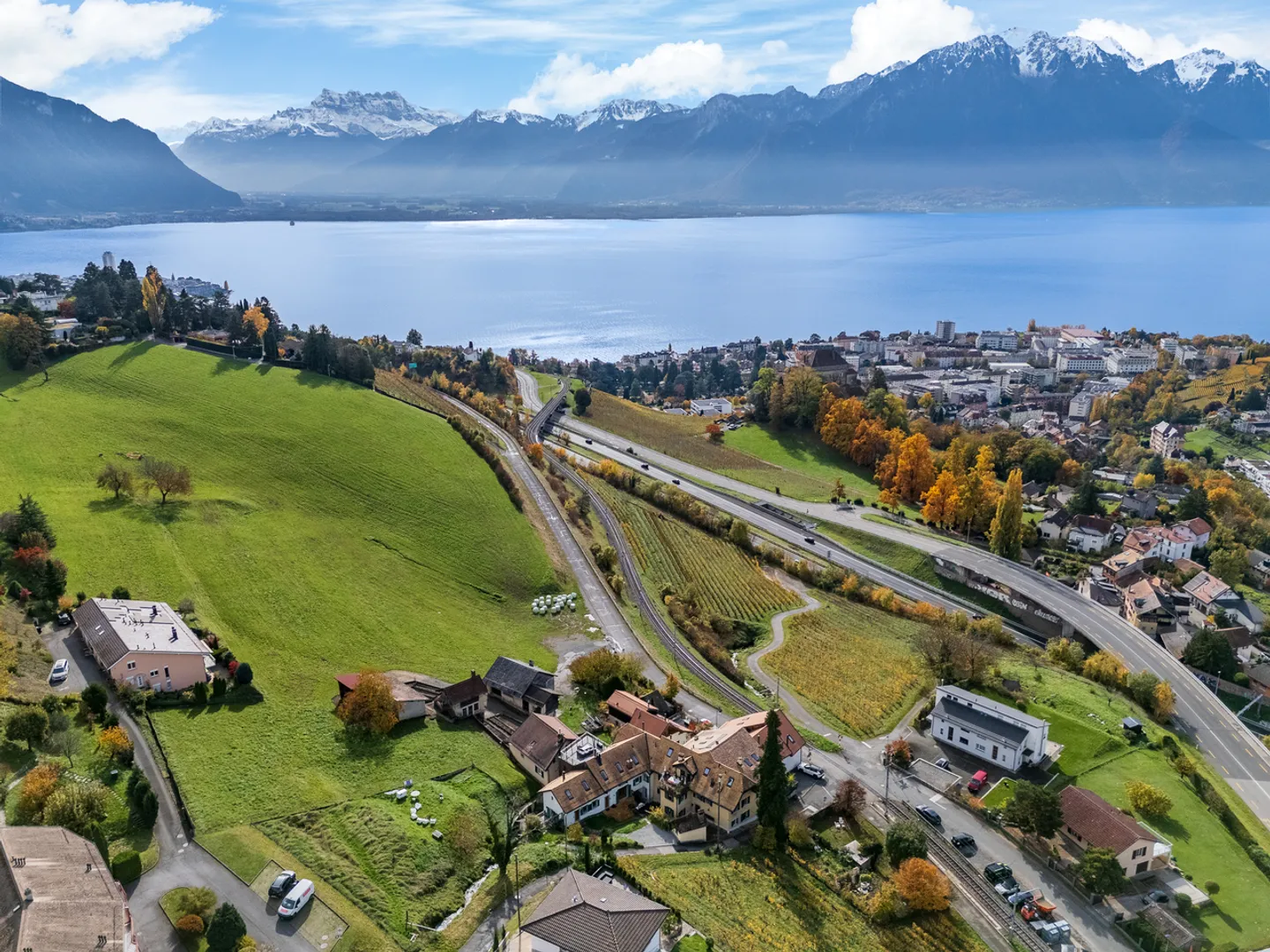 Maison Charmante avec Vue Lac - Photo 1 sur 13