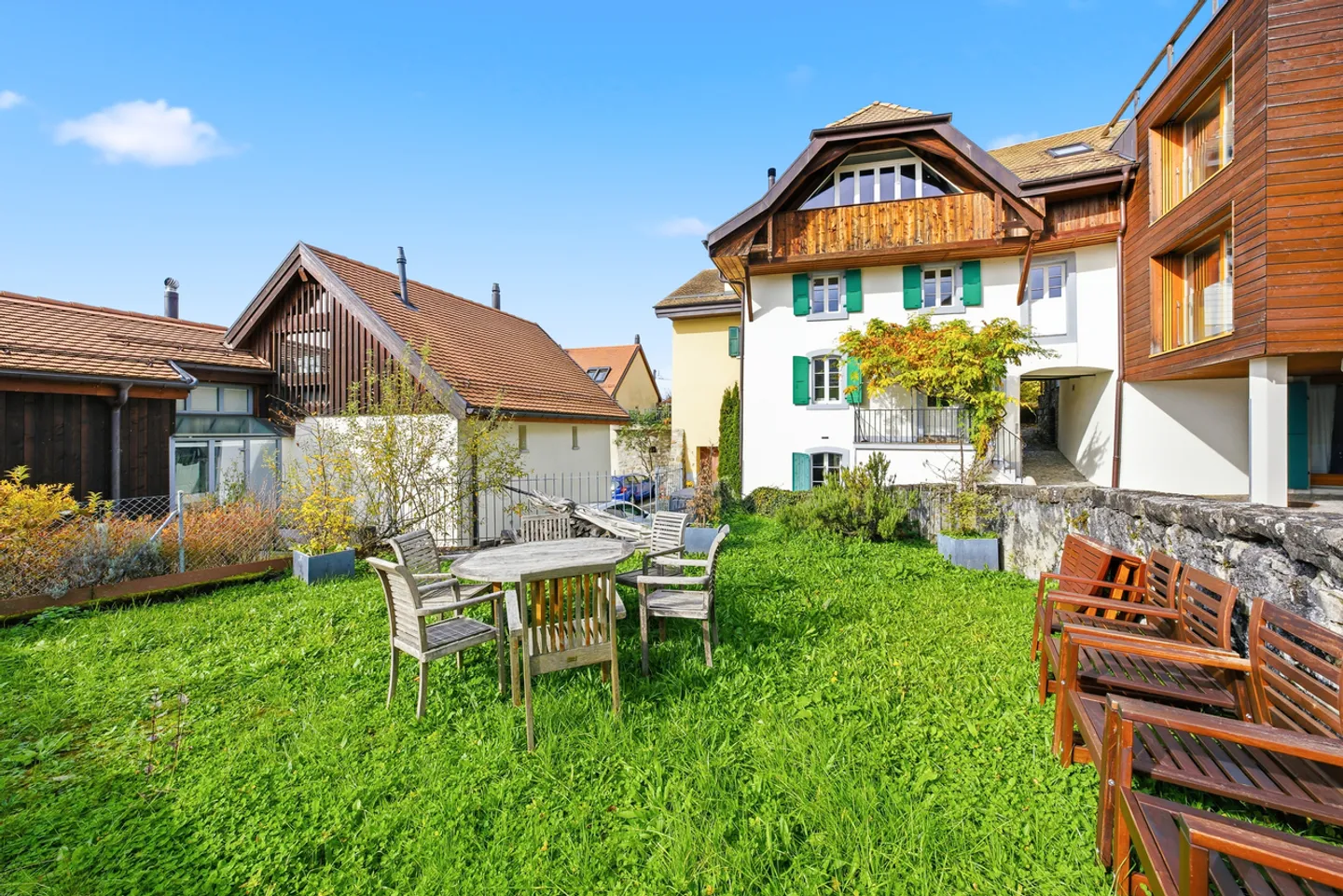 Maison Charmante avec Vue Lac - Photo 1 sur 13