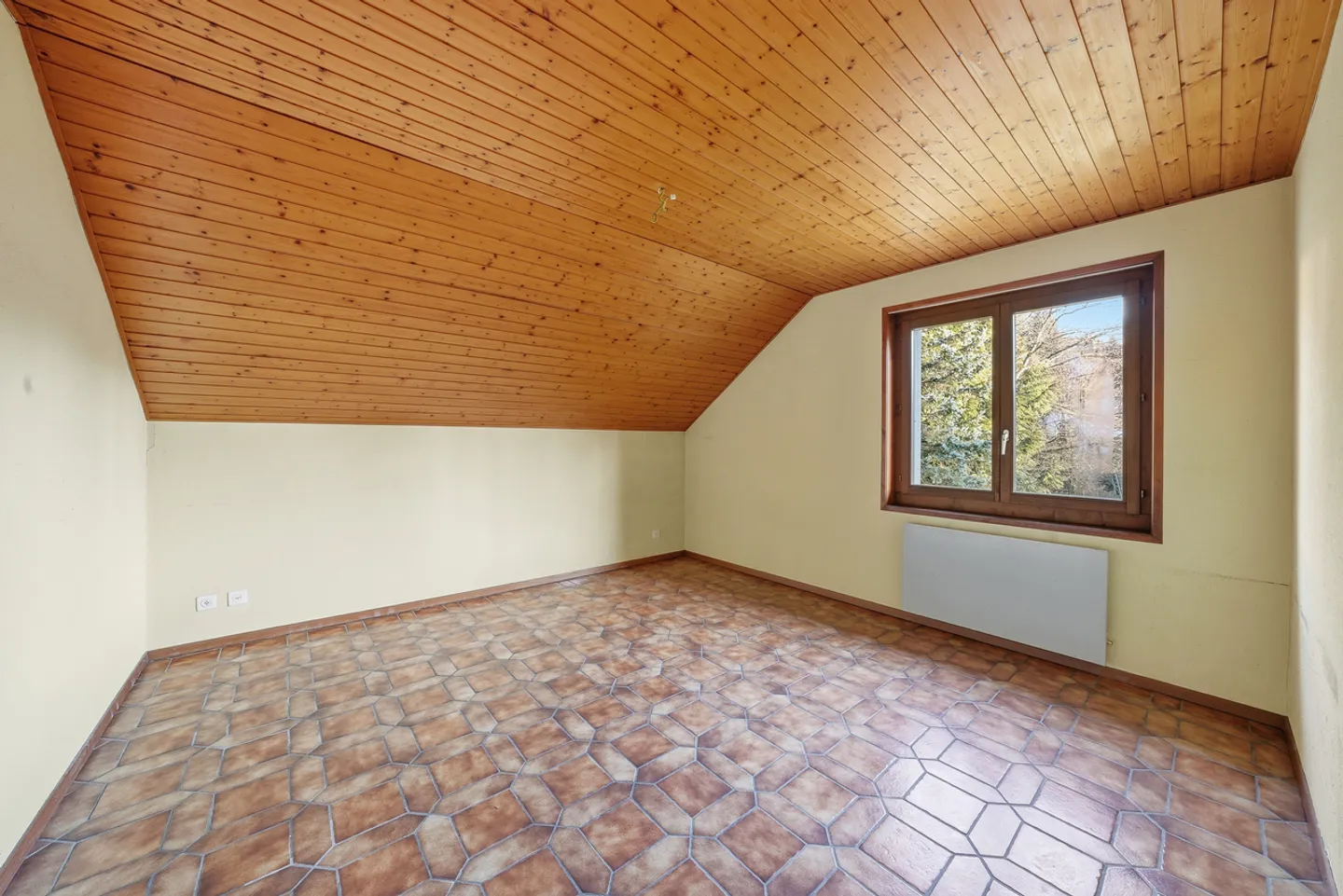 Großes Haus mit zwei Wohnungen und Erweiterungspotenzial - Foto 12 von 13