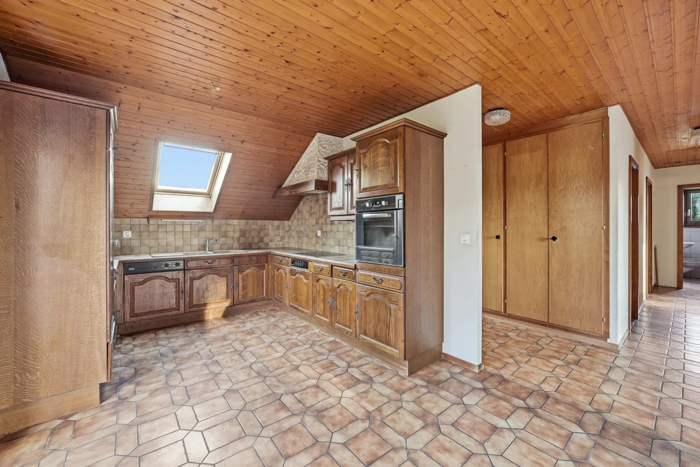 Large house with two apartments and expansion potential - Photo 9 of 13