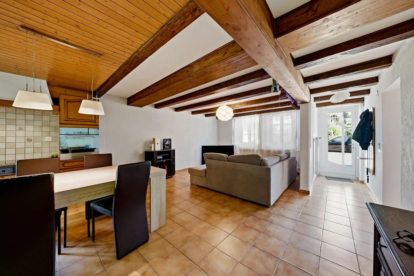 Renovated village house with 2 apartments - Photo 3 of 13