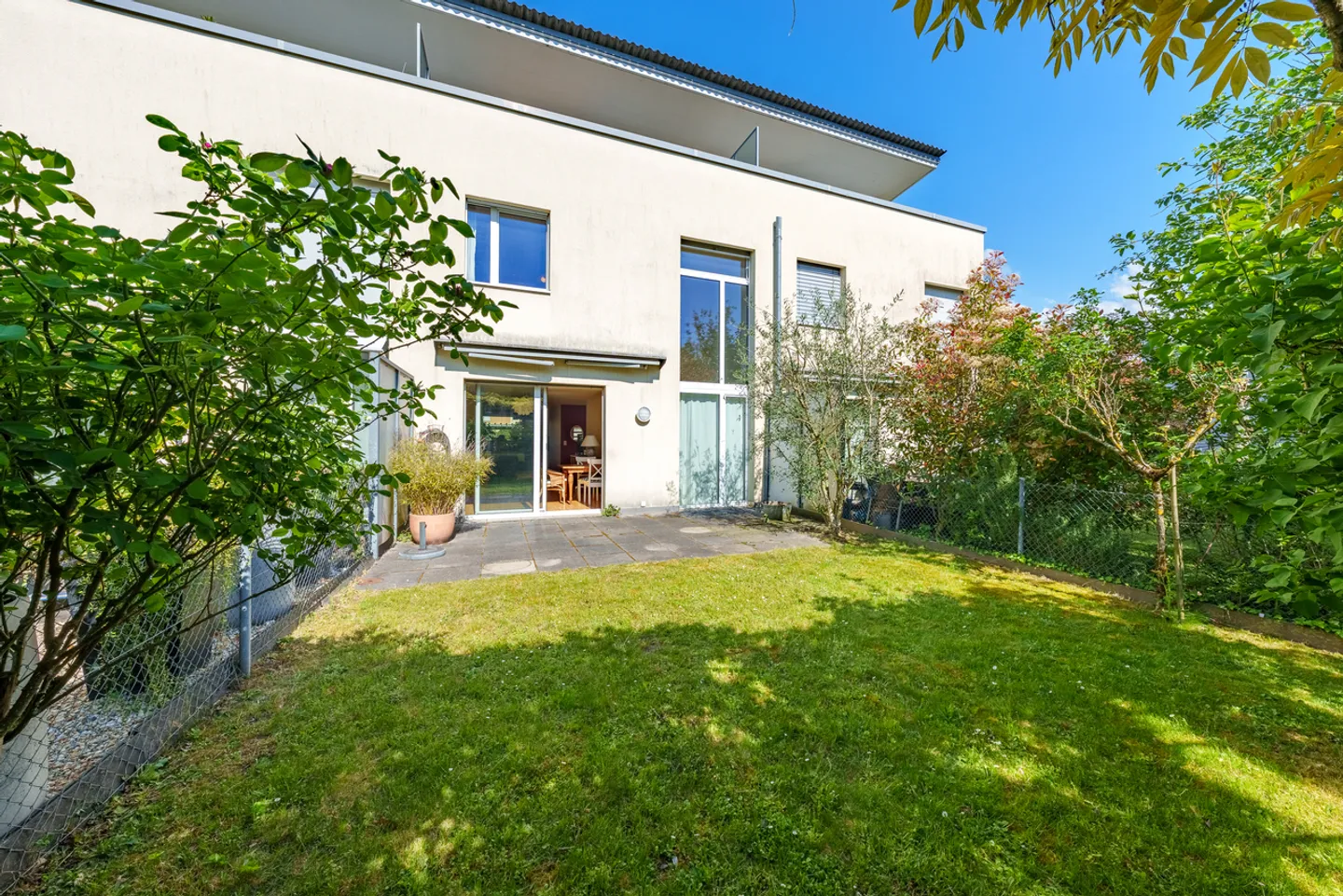 Spacious semi-detached house with a view of the lake - Photo 1 of 13