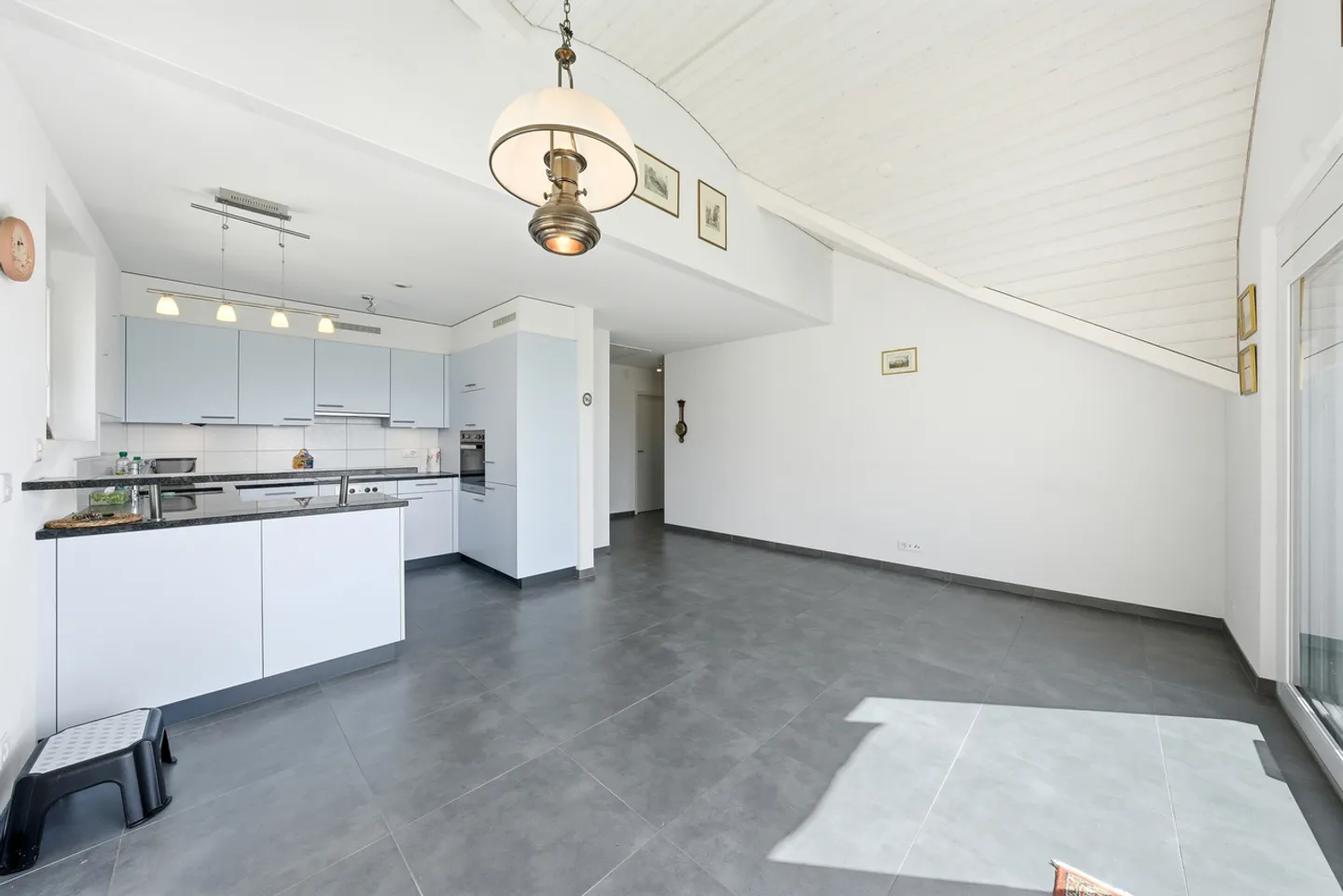 3,5-Zimmer-Penthouse-Wohnung mit freiem Blick im Stadtzentrum - Foto 6 von 13