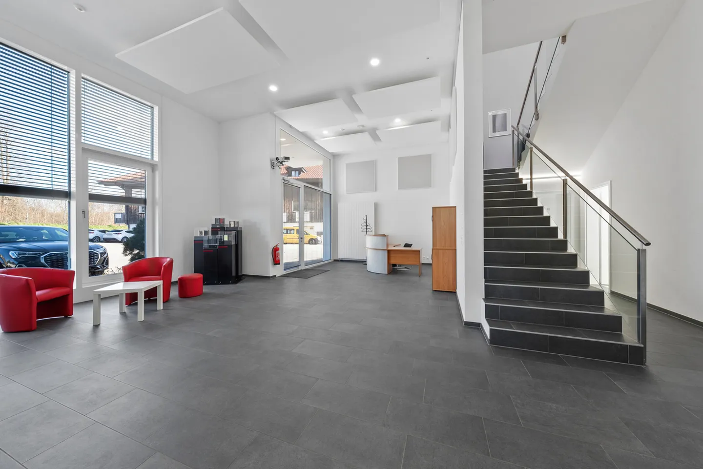Commercial building with a yield of 5.45% - Photo 4 of 9
