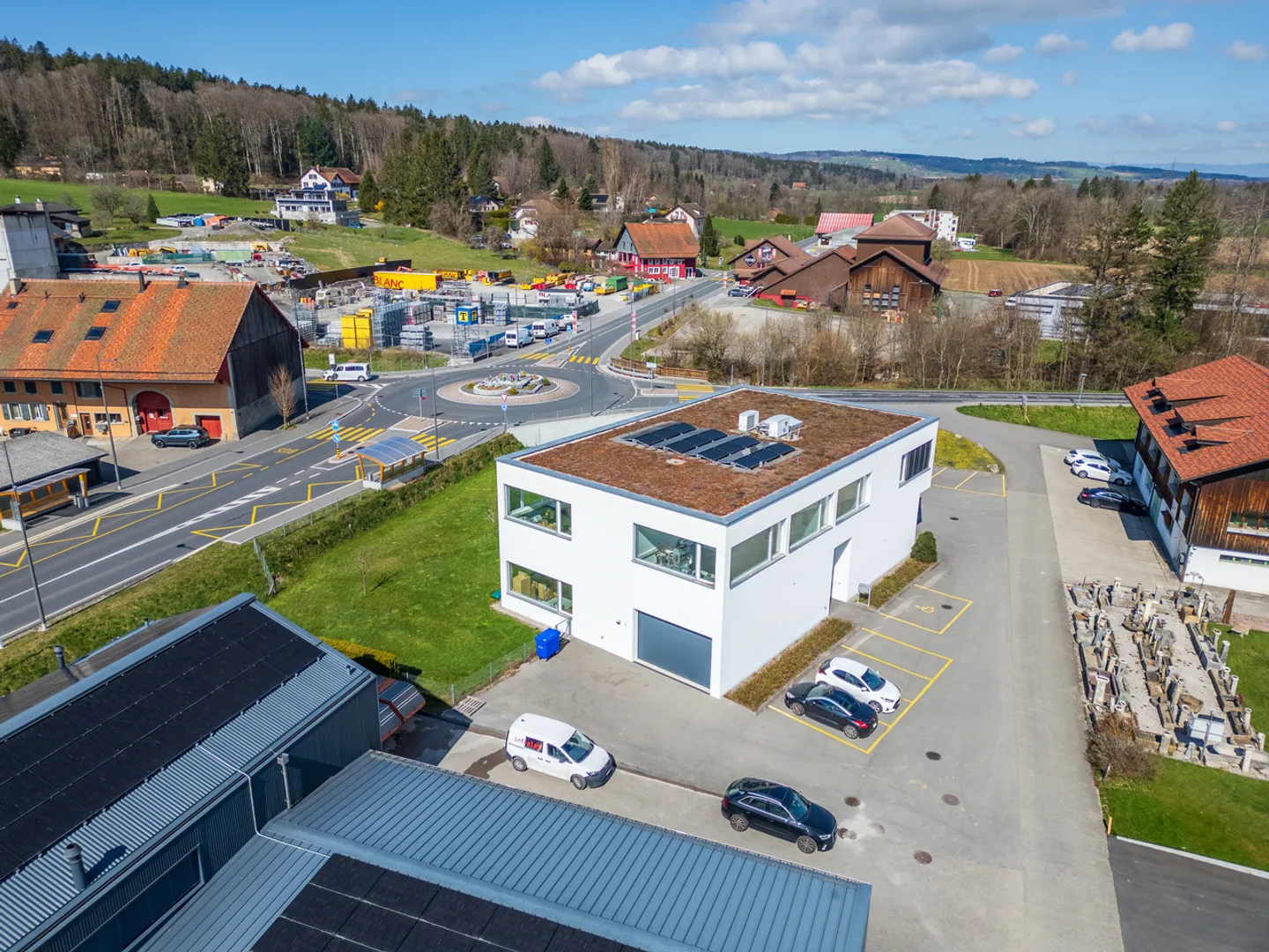 Commercial building with a yield of 5.45% - Photo 3 of 9