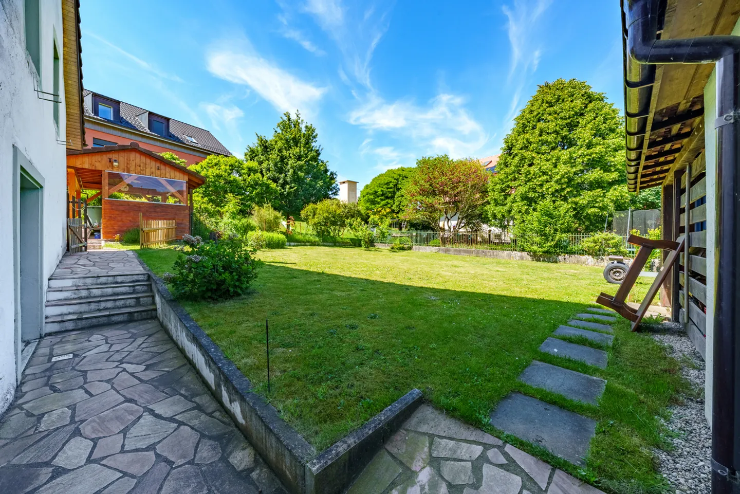 Charmant Appartement Duplex avec Jardin - Photo 2 sur 13