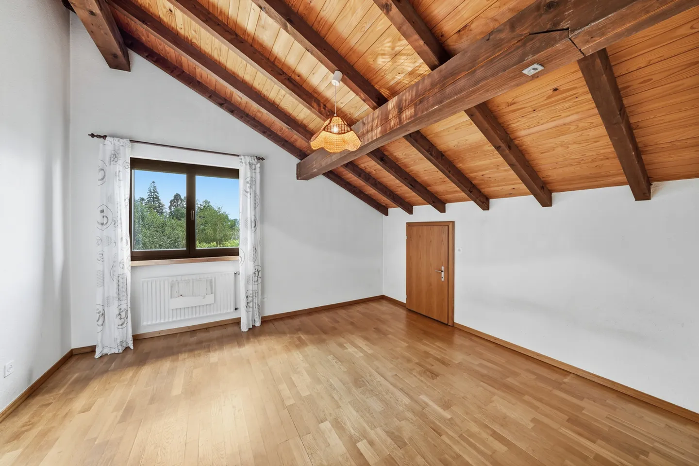 Detached house on large plot with a view of the lake - Photo 10 of 13