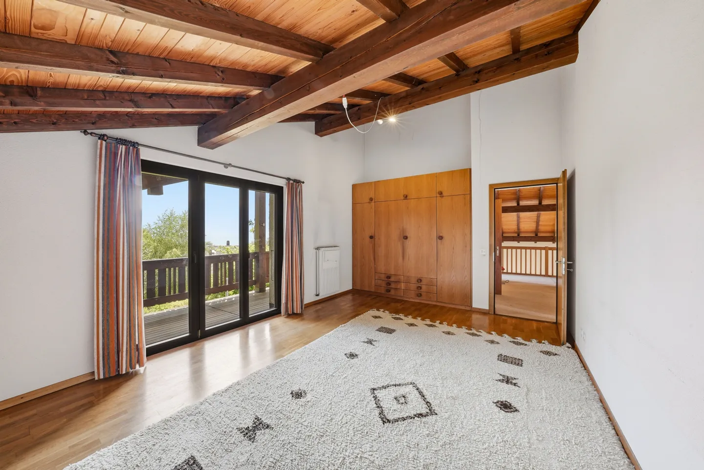 Detached house on large plot with a view of the lake - Photo 12 of 13