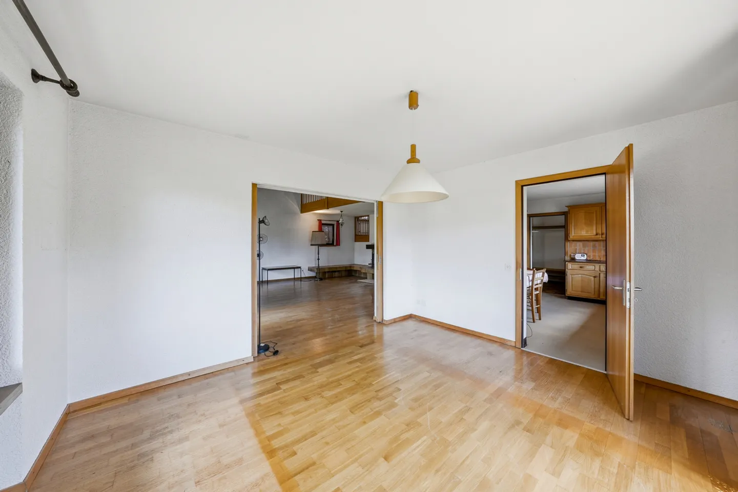 Detached house on large plot with a view of the lake - Photo 6 of 13