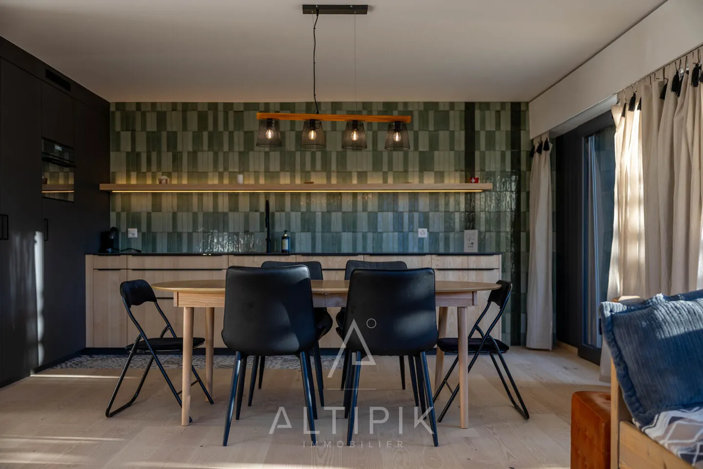 Appartamento ristrutturato con grande balcone d'angolo e vista mozzafiato - Foto 3 di 6