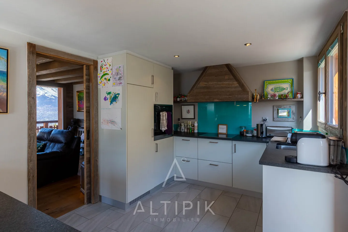 Superb chalet close to Sion and the 4 Valleys area - Photo 4 of 13