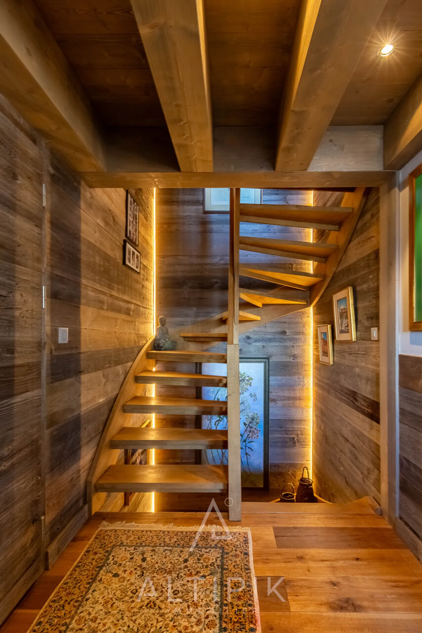 Superb chalet close to Sion and the 4 Valleys area - Photo 9 of 13