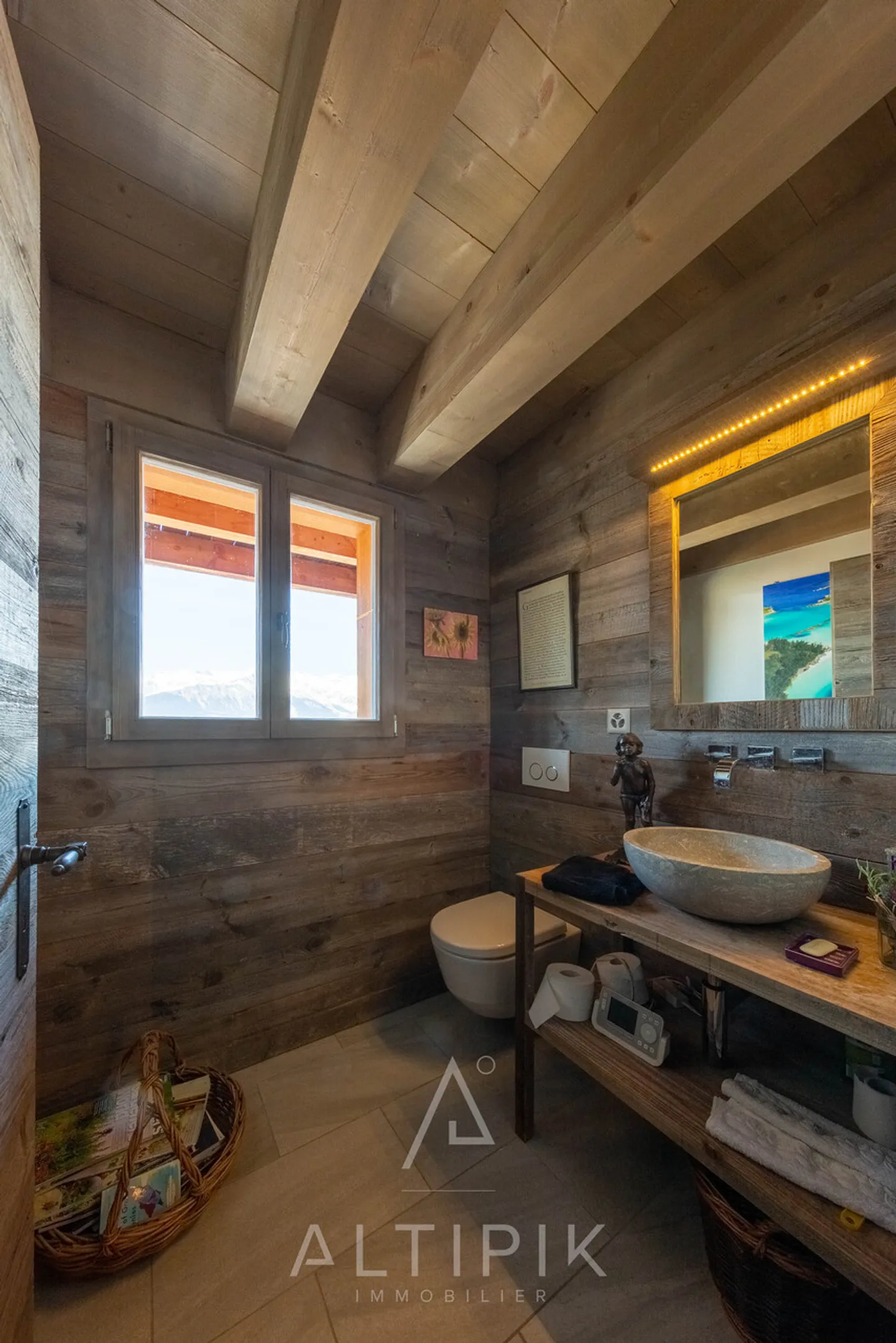 Superb chalet close to Sion and the 4 Valleys area - Photo 8 of 13