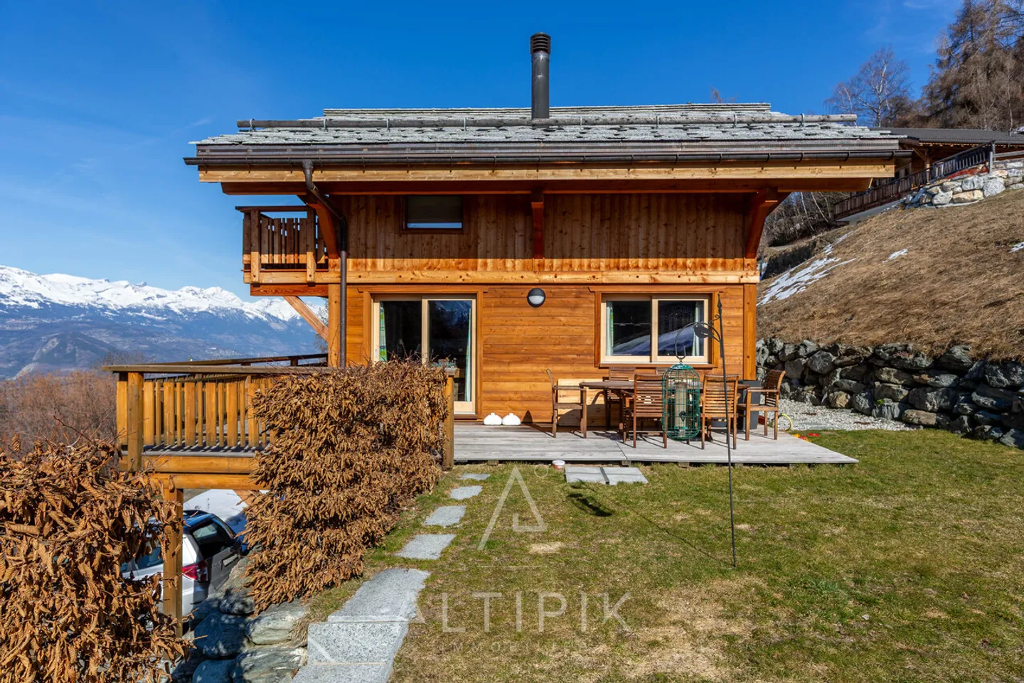 Superb chalet close to Sion and the 4 Valleys area - Photo 2 of 13