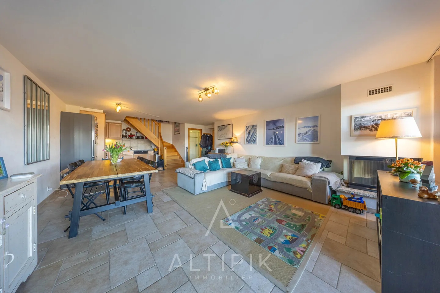Appartamento con 3 camere da letto in pieno centro con accesso alla piscina - Foto 3 di 13