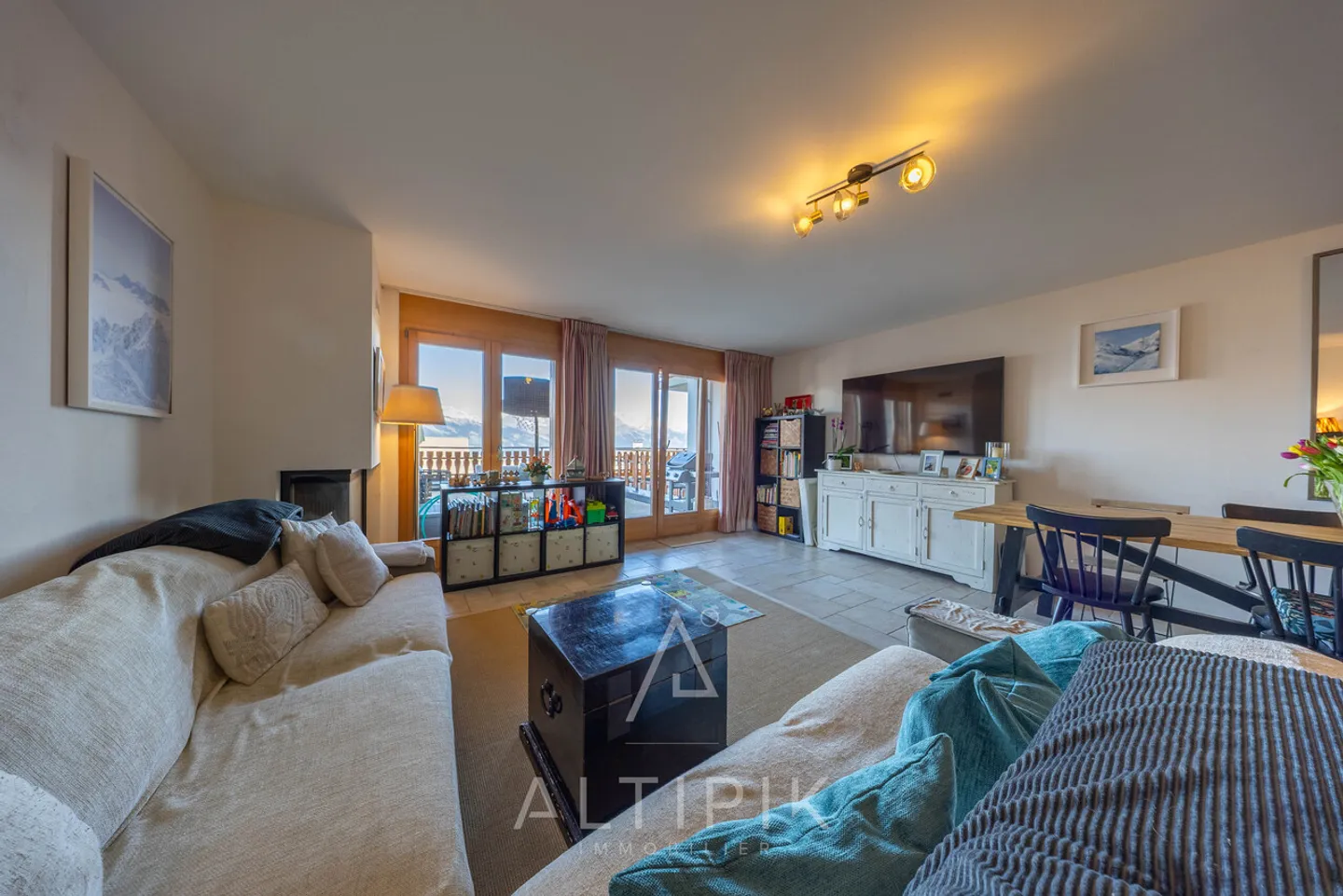 Appartamento con 3 camere da letto in pieno centro con accesso alla piscina - Foto 1 di 13