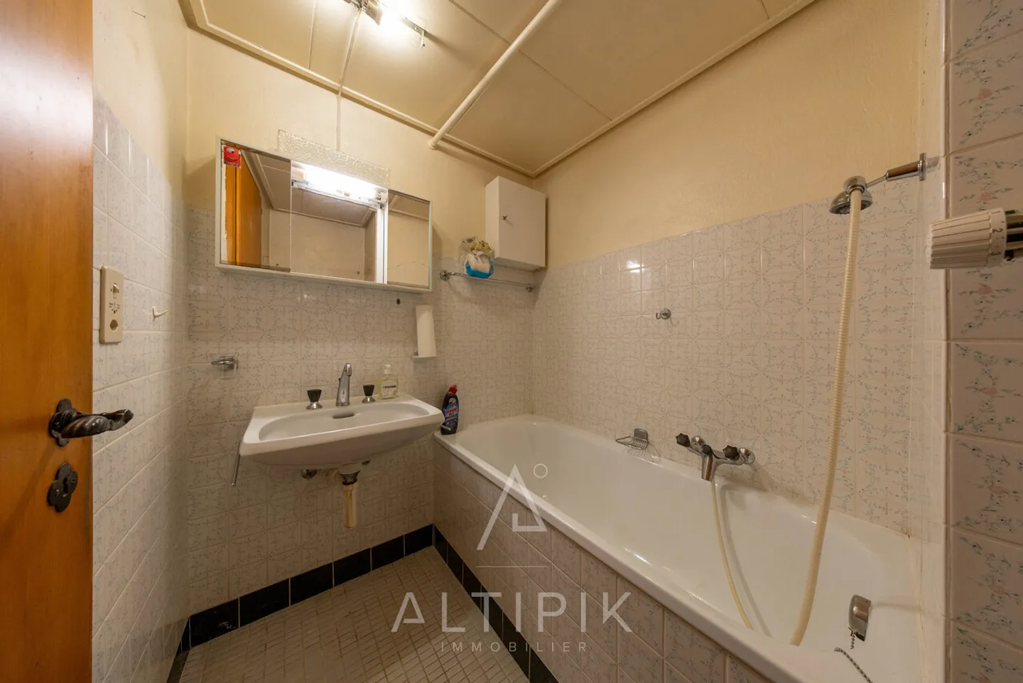 Bright studio in the city center with south-facing balcony - To renovate - Photo 4 of 6