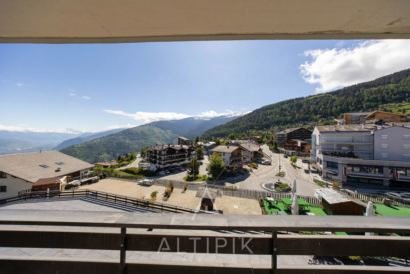 Bright studio in the city center with south-facing balcony - To renovate - Photo 6 of 6