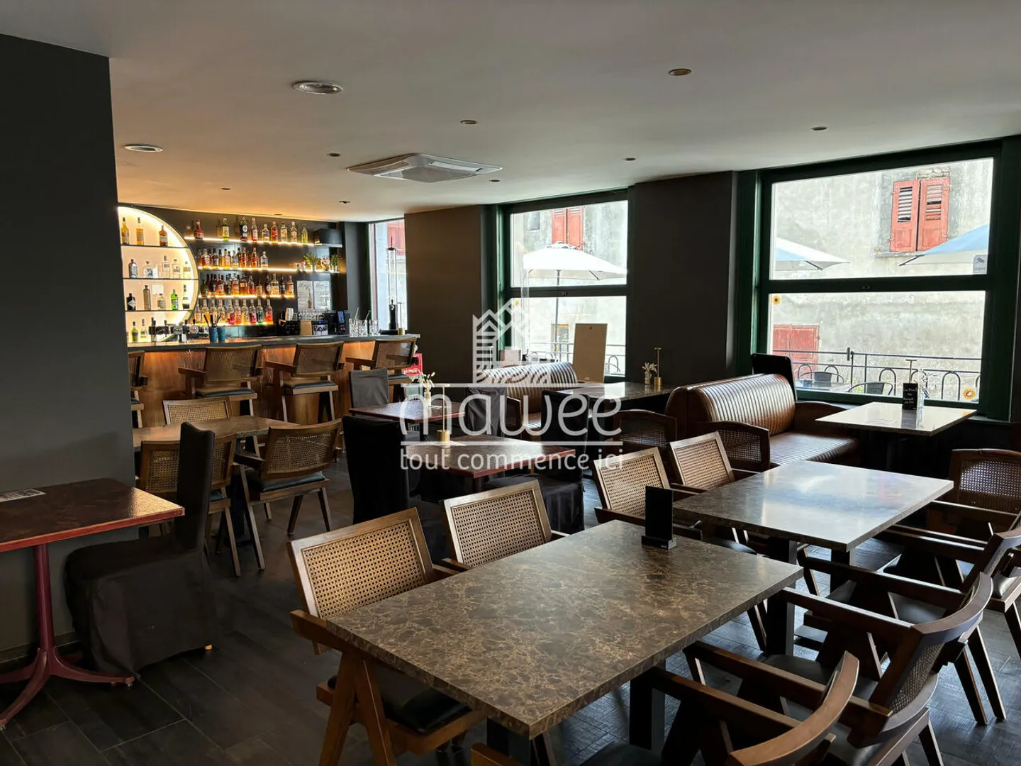 Elegant and prestigious bar-restaurant in the heart of Fully! - Photo 3 of 9