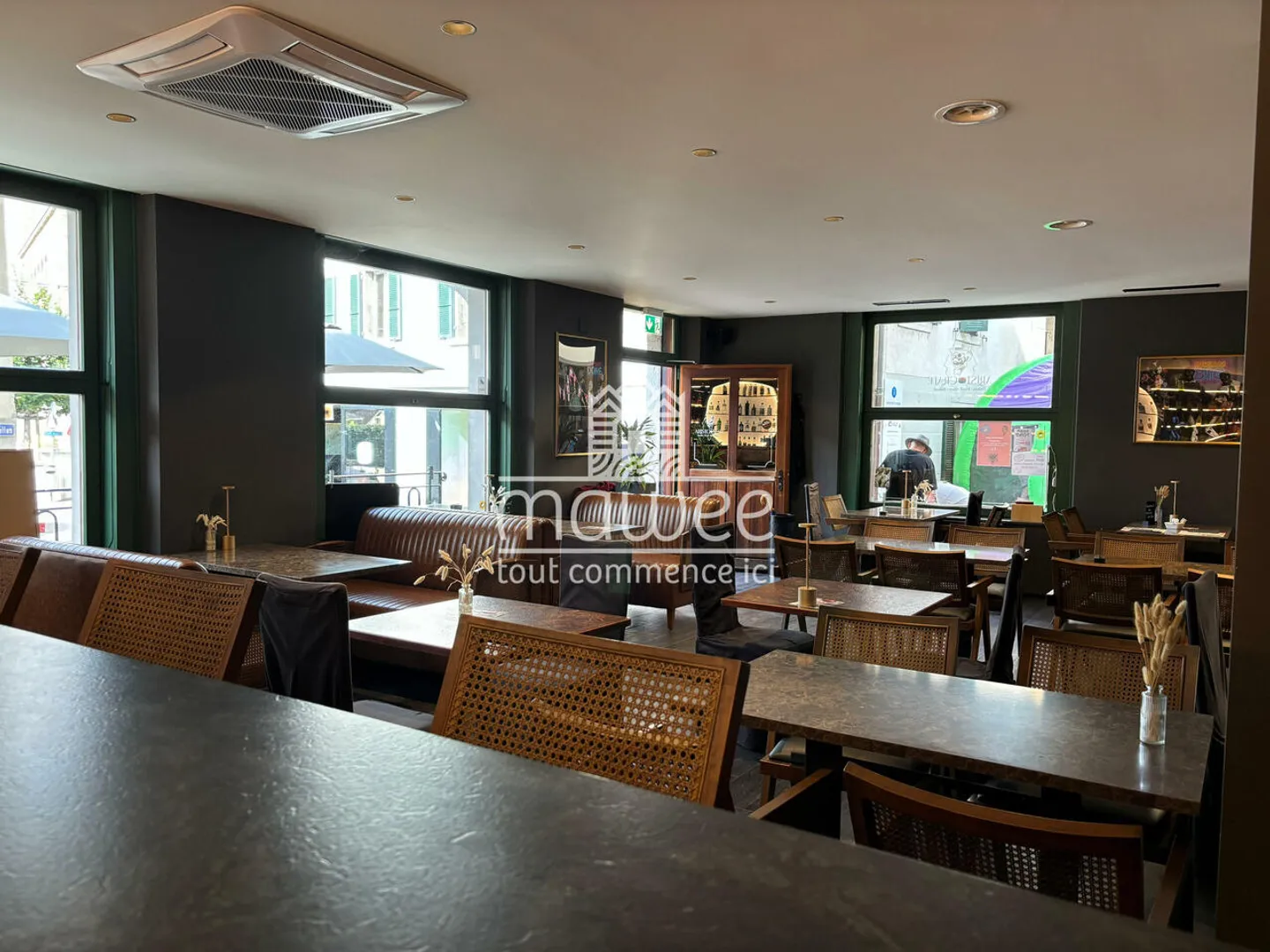 Elegant and prestigious bar-restaurant in the heart of Fully! - Photo 5 of 9