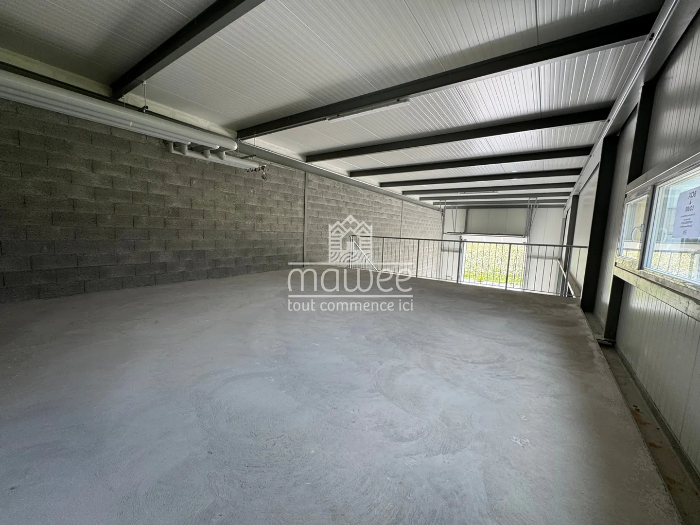 Large Box of 179 m2 in Saxon - Photo 3 of 7