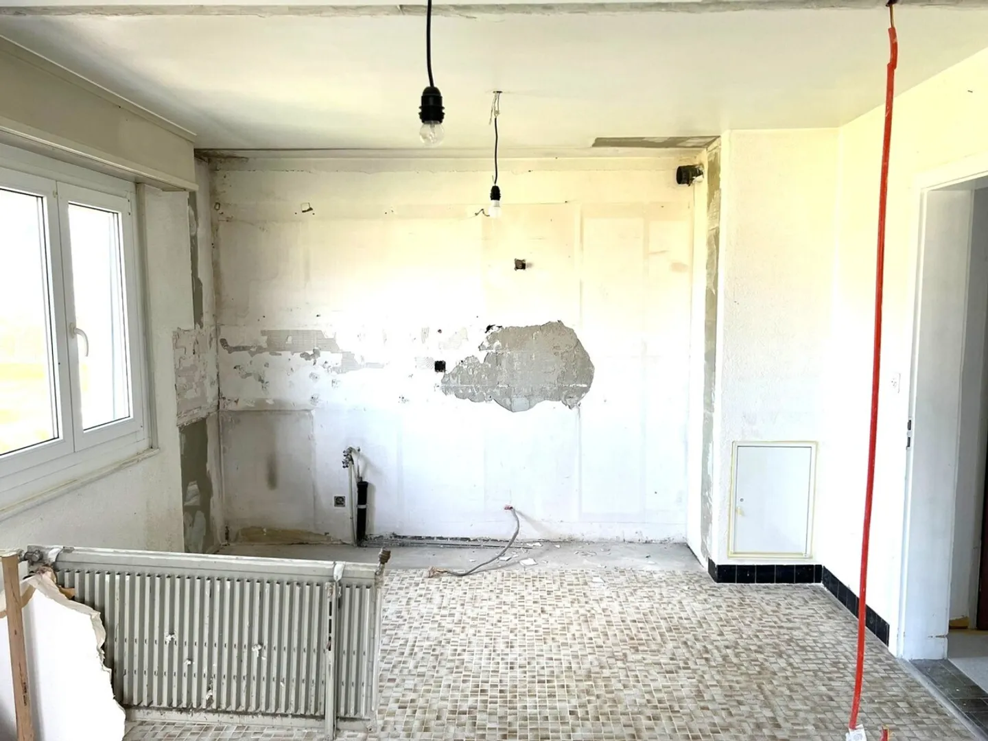 Attico luminoso di 2,5 locali con vista panoramica, ideale per investitori - Foto 2 di 9