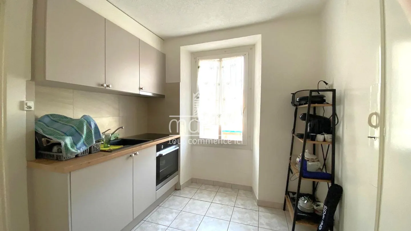 Appartamento ristrutturato con 2 stanze - centro di Vernayaz - Foto 3 di 5