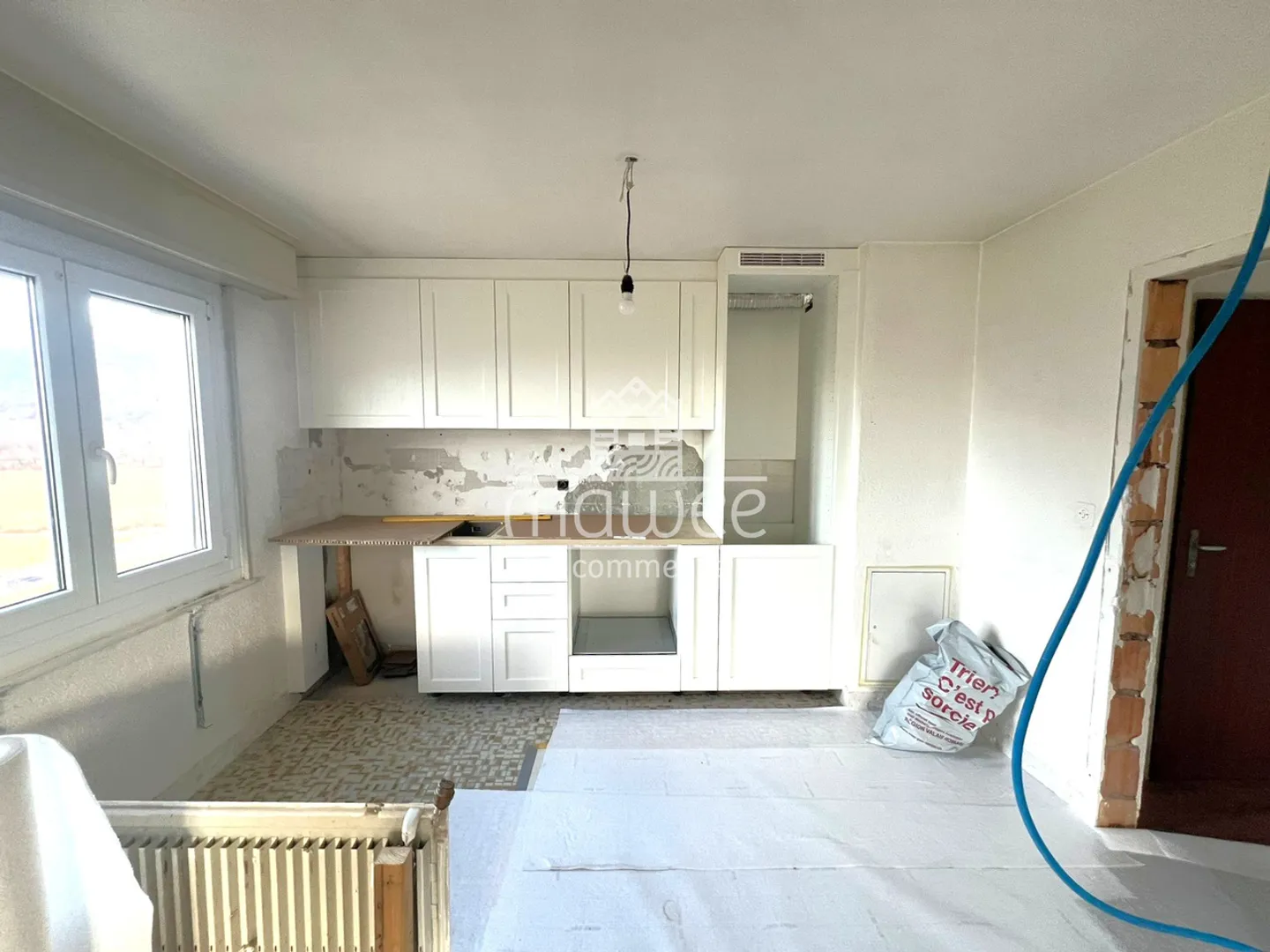 Attique lumineux de 2.5pièces avec vue panoramique, idéal investisseur - Photo 3 sur 8