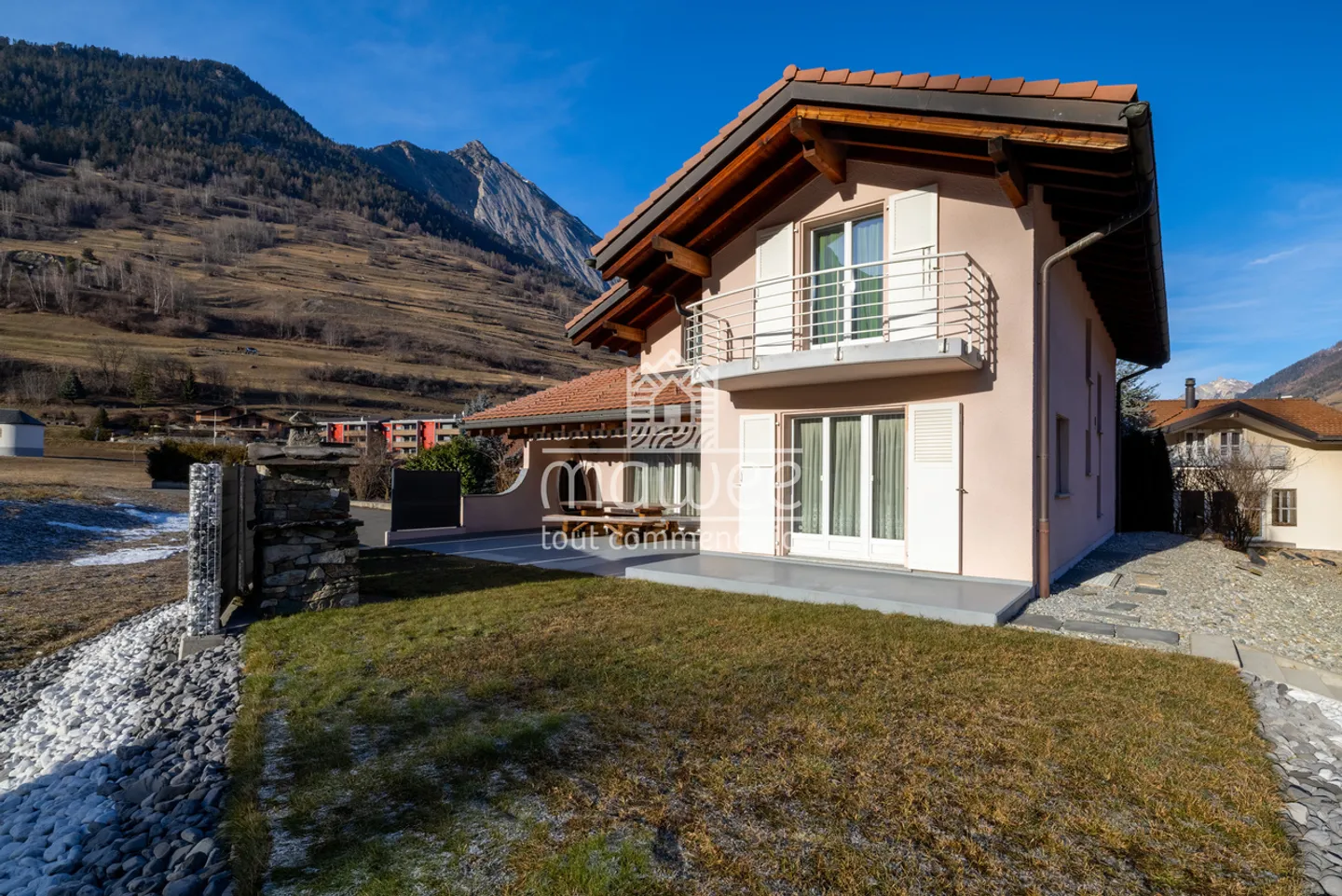 Spacious villa with terrace and garage in Orsières! - Photo 2 of 12