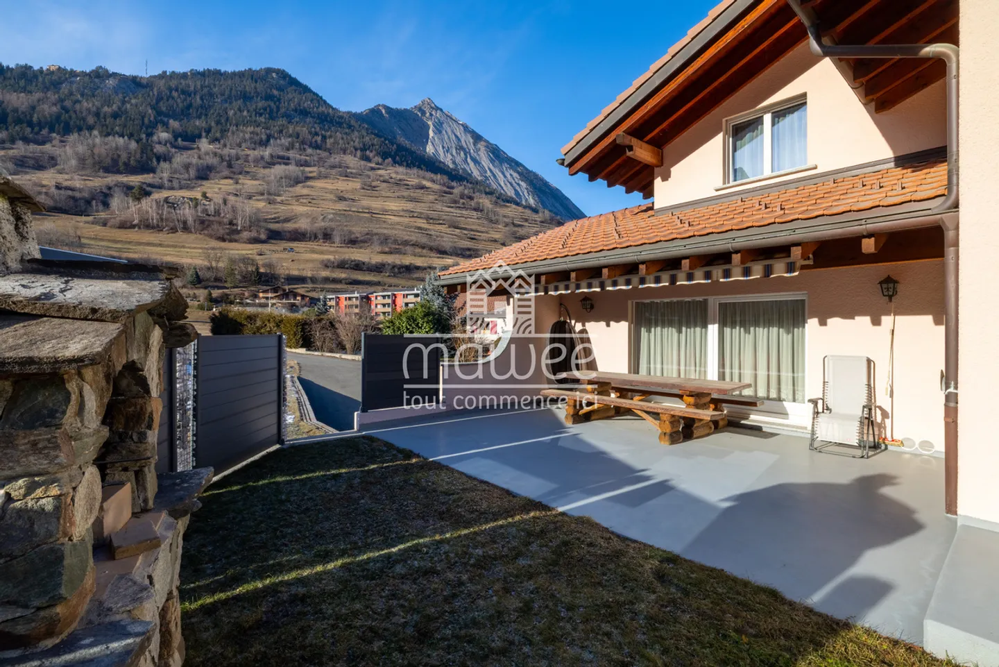 Spacious villa with terrace and garage in Orsières! - Photo 1 of 12