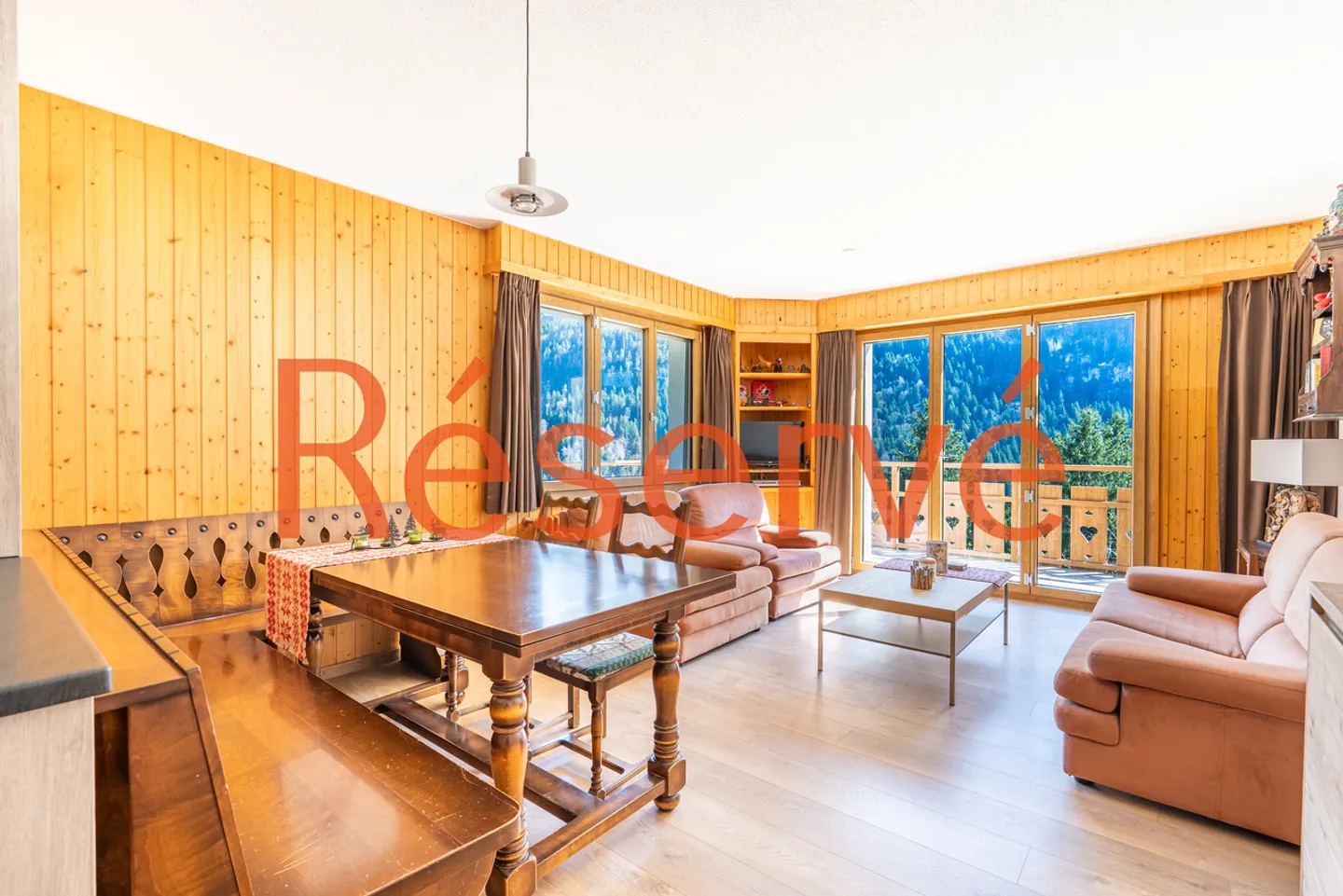 Magnificent 3.5-room renovated apartment - Exceptional location in Champéry! - Photo 1 of 13