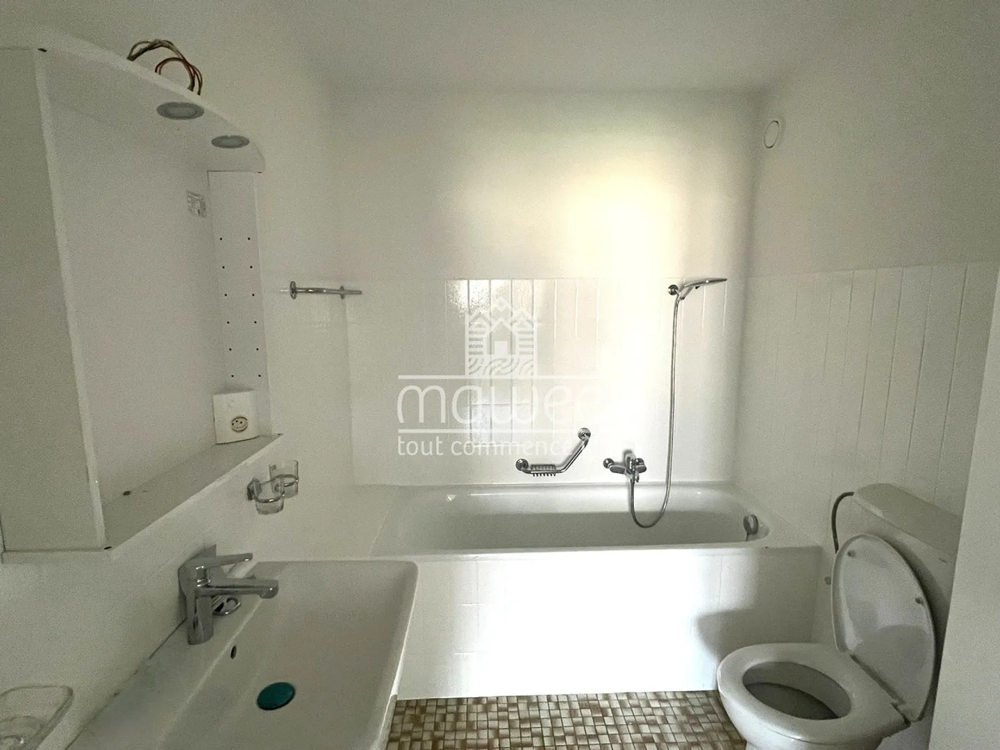 Attique lumineux de 2.5pièces avec vue panoramique Rénovation terminé! - Photo 4 sur 7