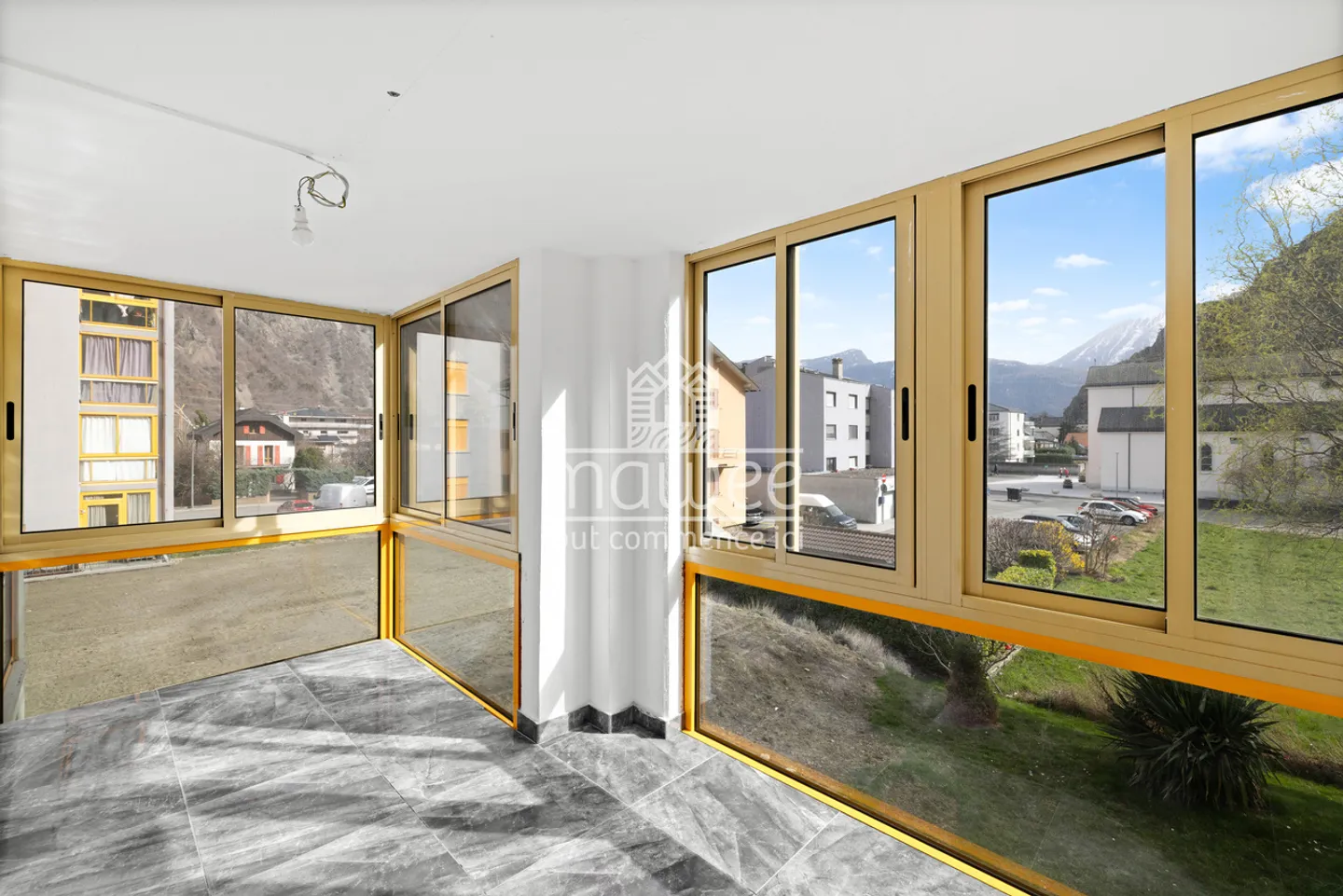 Beautiful 4.5 room apartment with loggia and included parking space - Photo 2 of 13