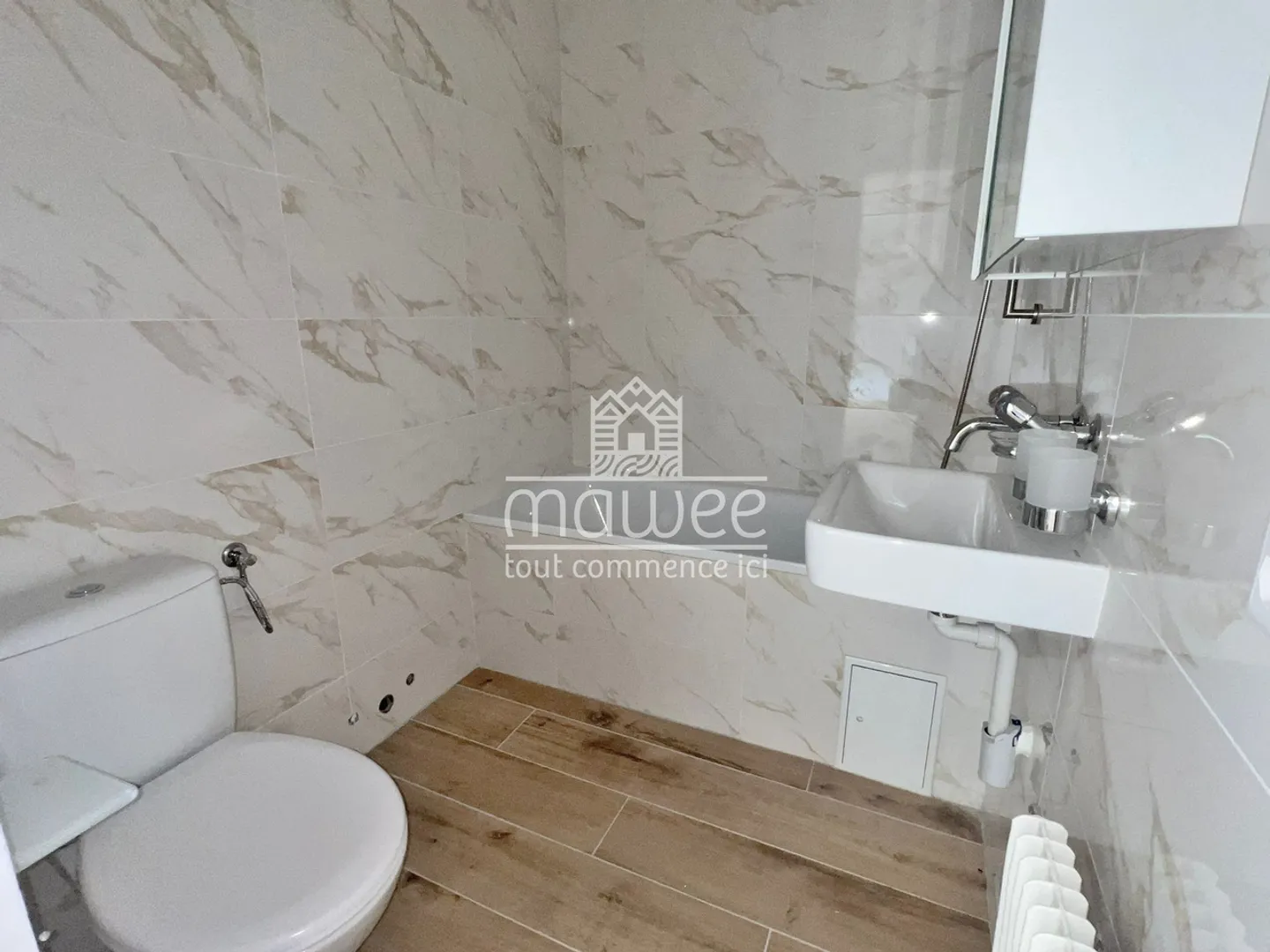 Außergewöhnliche Lage 2,5 Zimmer renoviert -- 5 Minuten vom See! - Foto 7 von 8