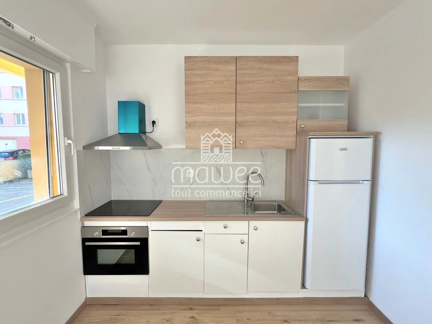 Außergewöhnliche Lage 2,5 Zimmer renoviert -- 5 Minuten vom See! - Foto 3 von 8