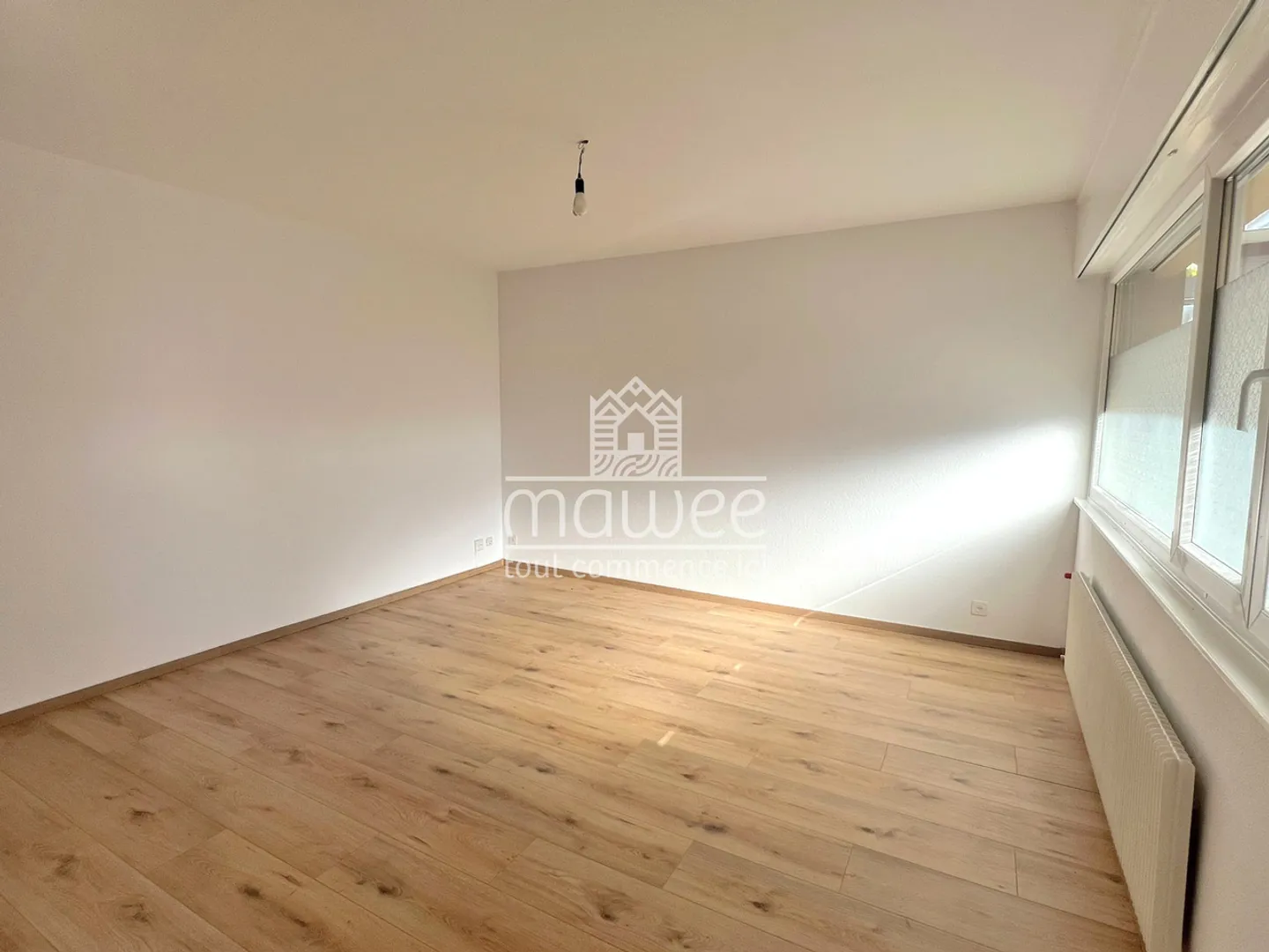 Außergewöhnliche Lage 2,5 Zimmer renoviert -- 5 Minuten vom See! - Foto 1 von 8