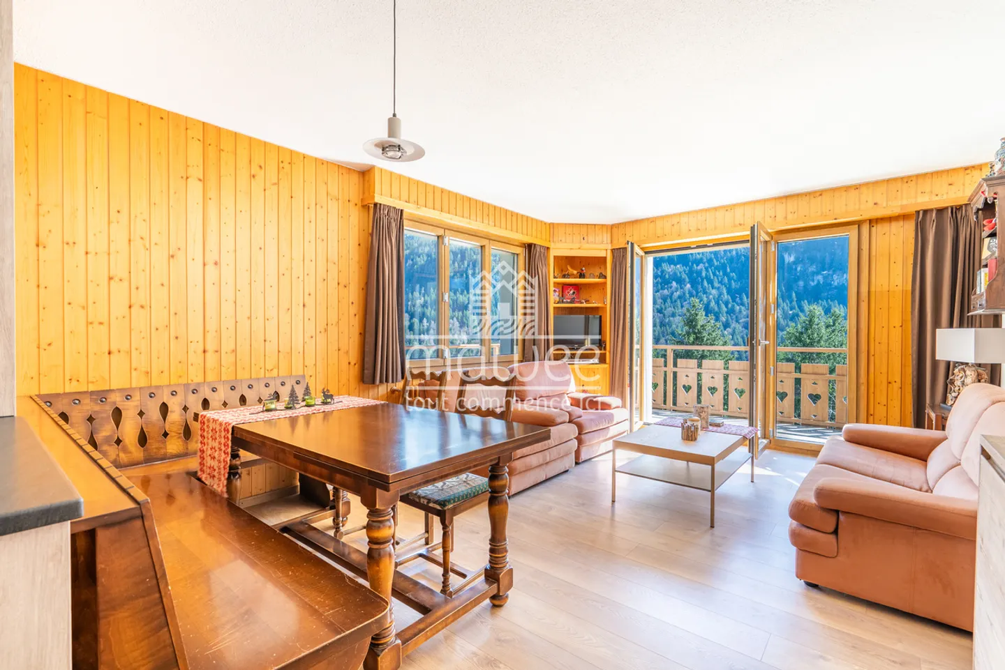 Magnificent 3.5-room renovated apartment - Exceptional location in Champéry! - Photo 2 of 13