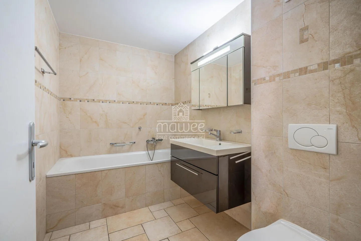 Appartement rénové en 2026 avec grande terrasse dans un petit immeuble - Photo 6 of 13