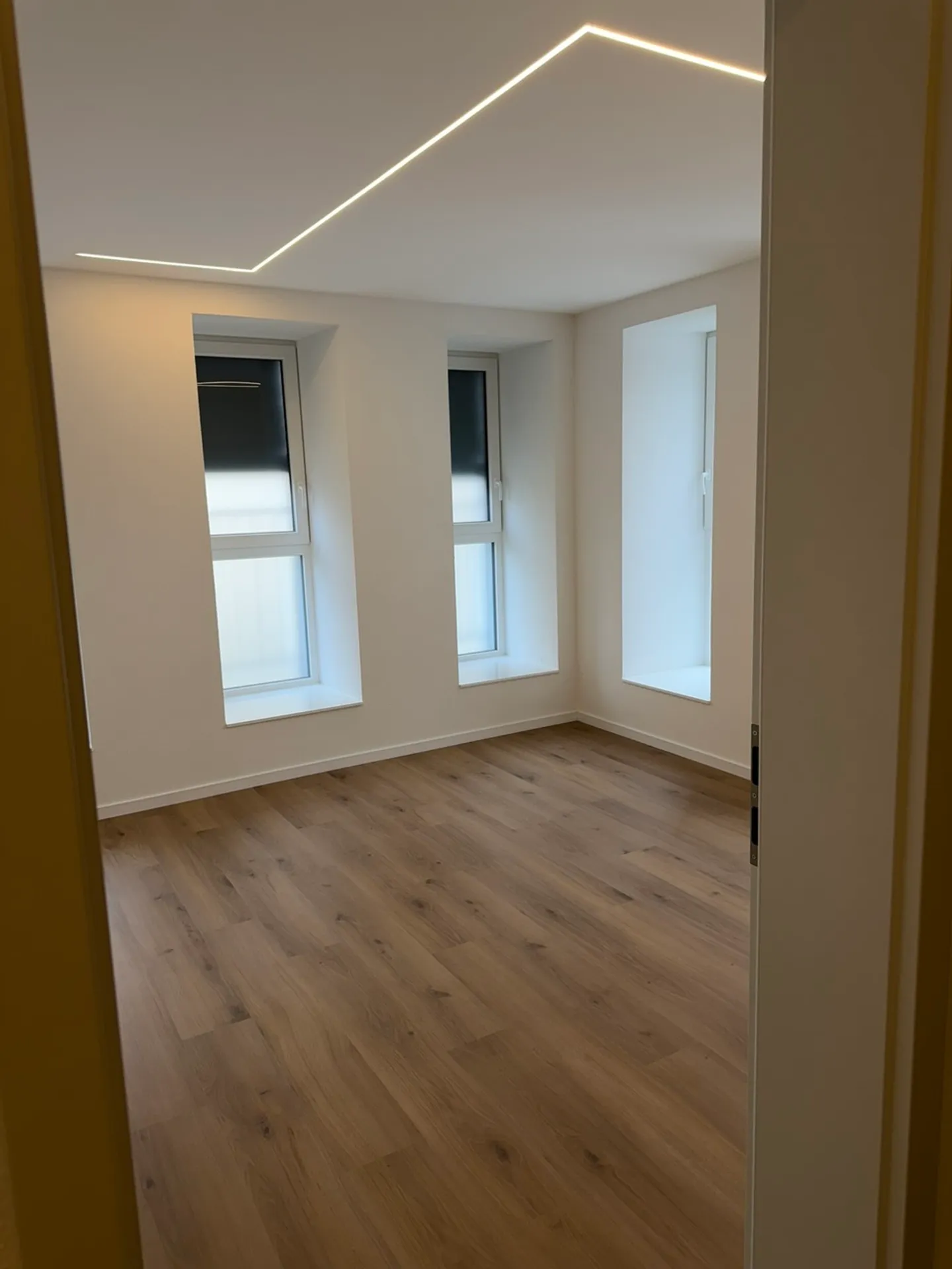 3.5 rooms in Collombey with Loggia in a historic building - Charges and parking spaces included - Photo 4 of 13