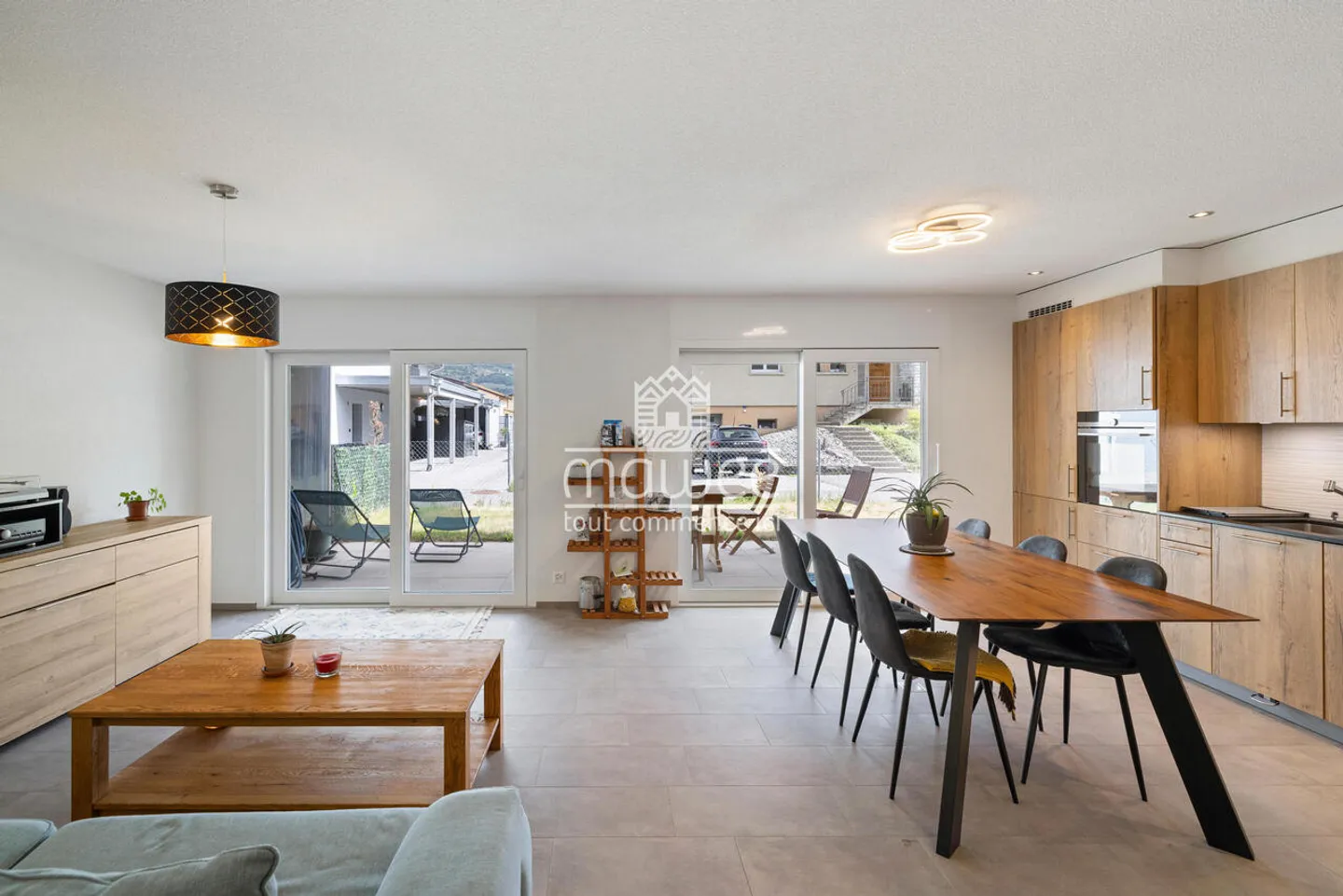 Charming 3.5-room apartment with terrace, garden, and two parking spaces - Photo 6 of 13