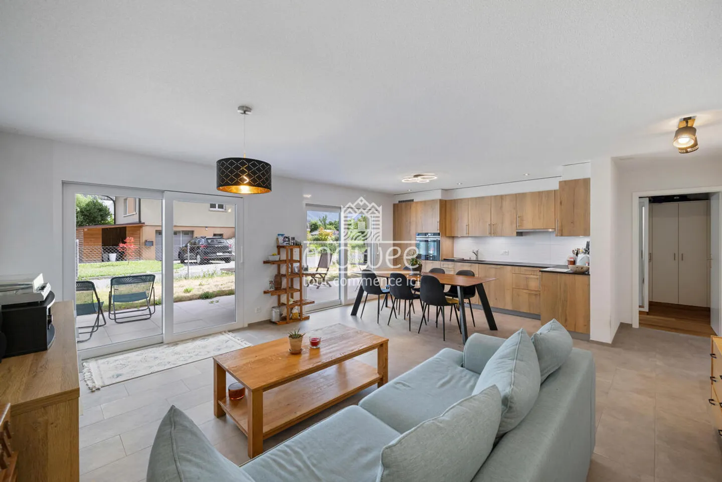 Charming 3.5-room apartment with terrace, garden, and two parking spaces - Photo 3 of 13